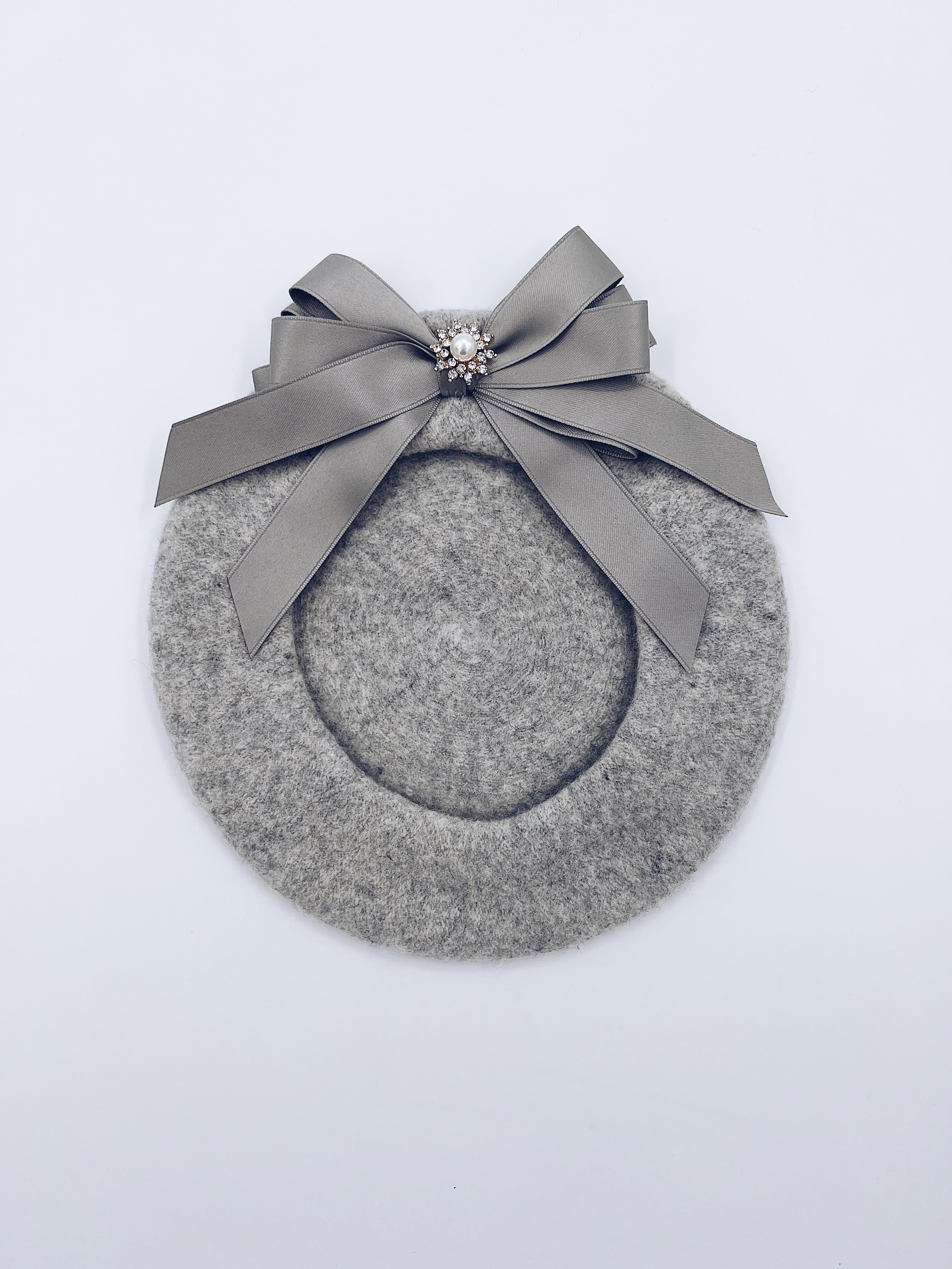 Classic Kids wool beret with beautiful bow details.