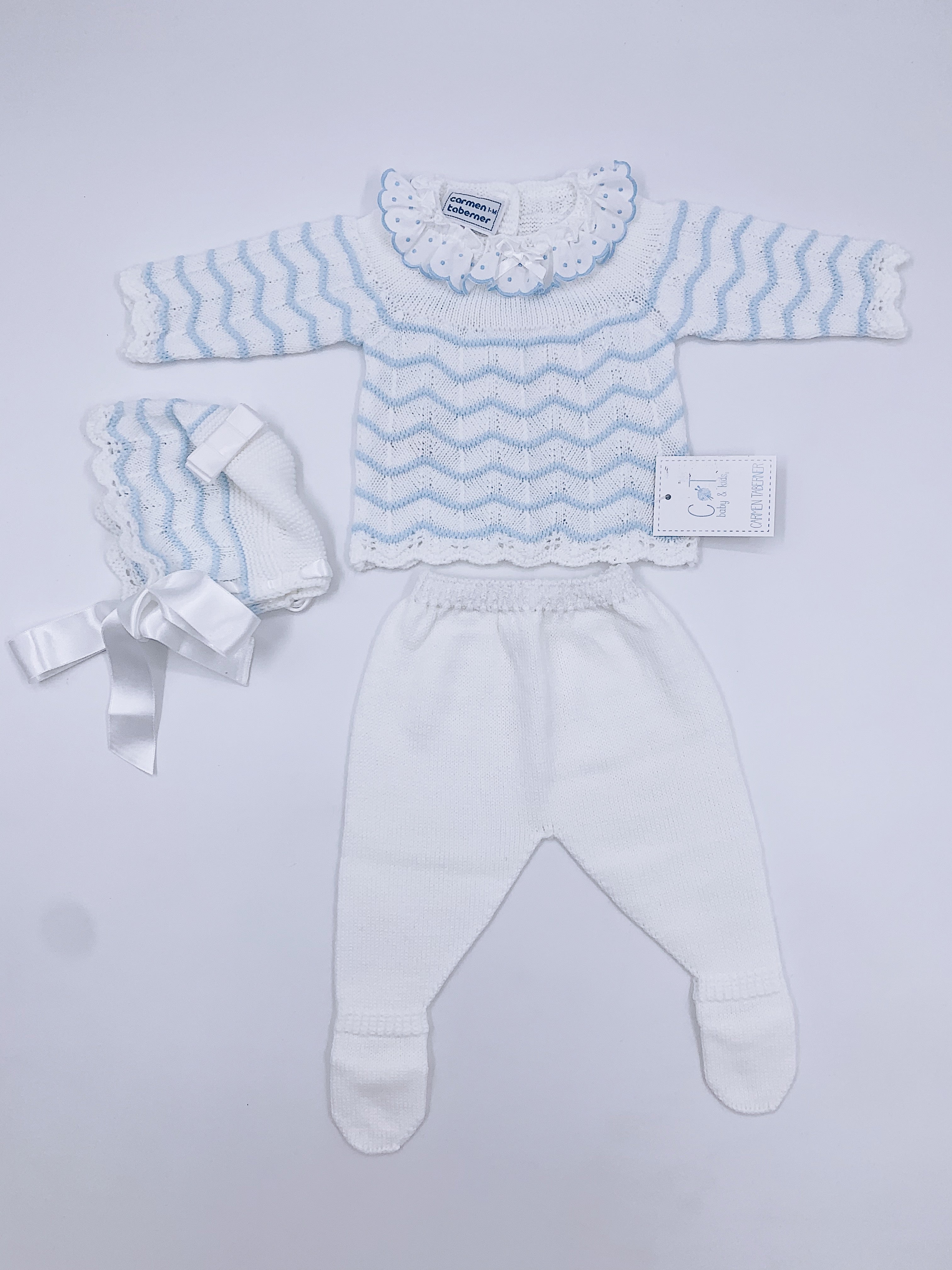 Carmen Taberner Beautiful 3 piece set with Frilly collar