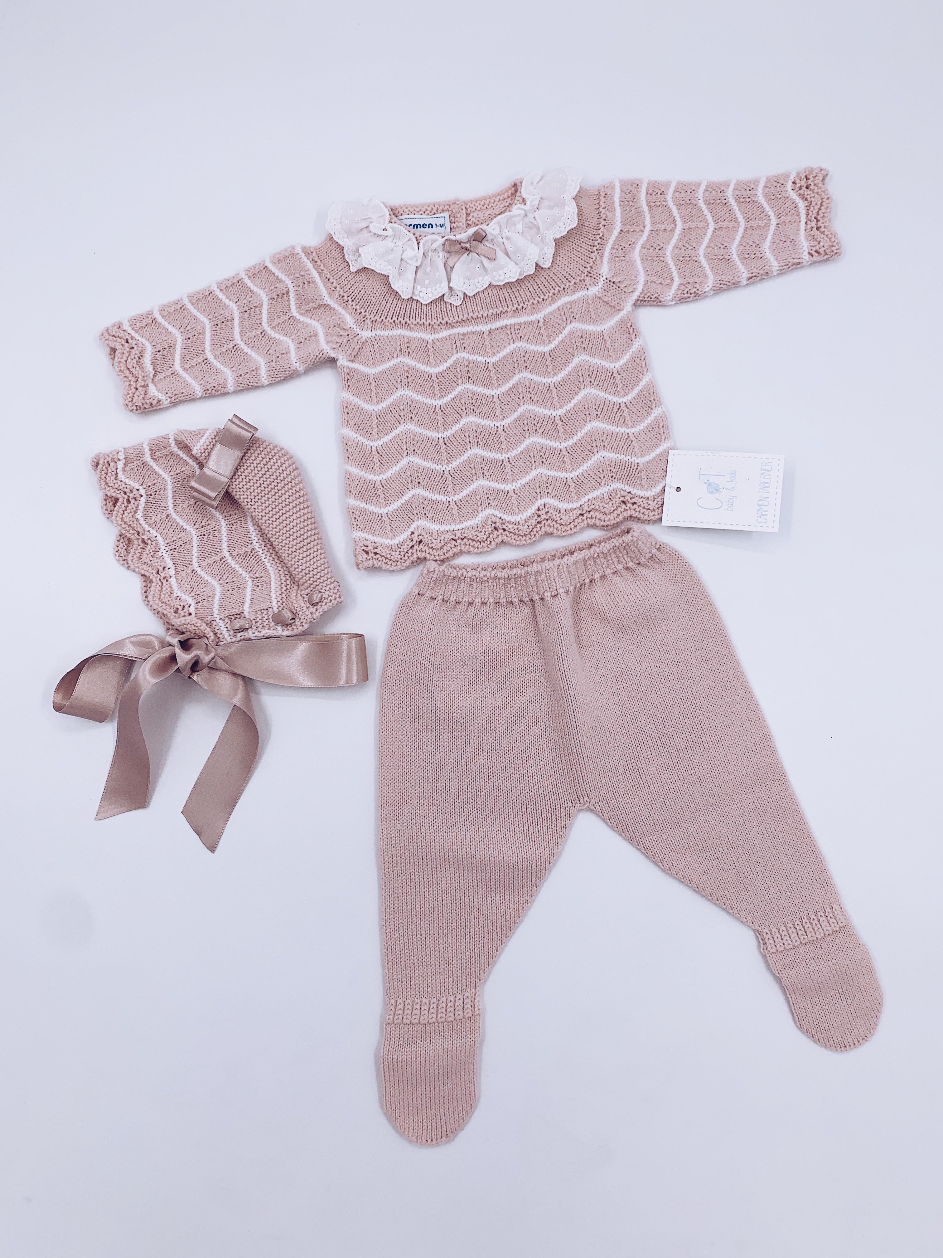 Carmen Taberner Beautiful 3 piece set with Frilly collar