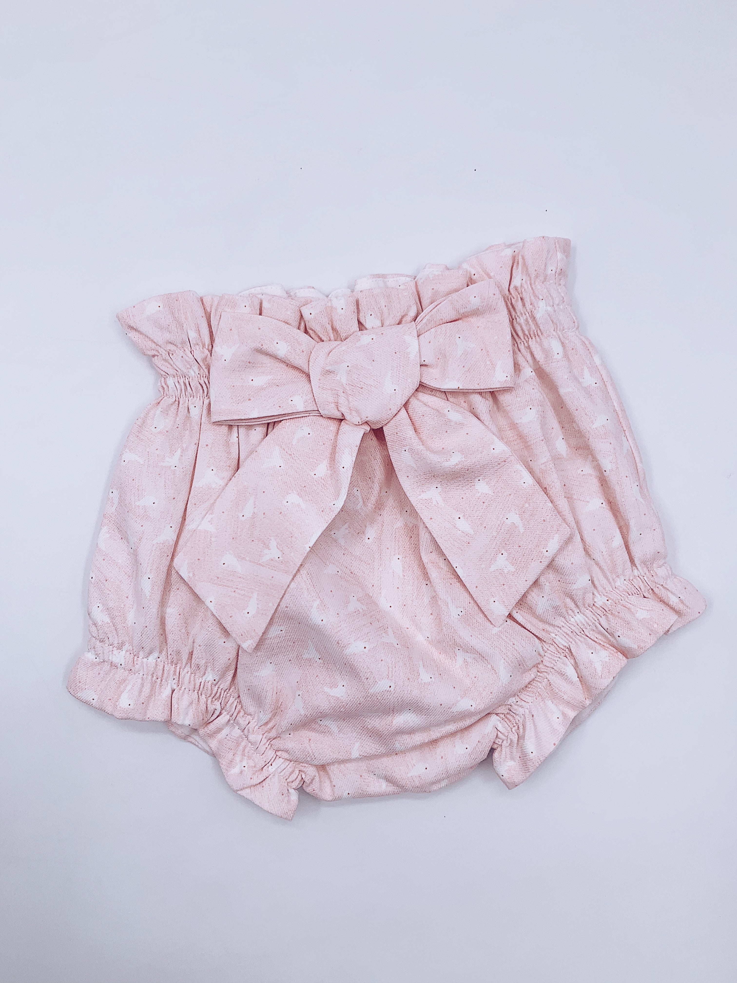 Pretty bloomers with bow details.
