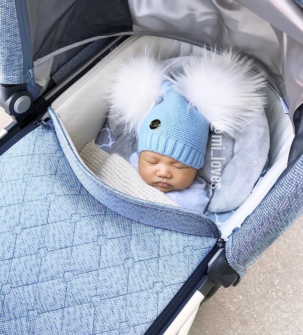 MILOVES Signature Double pompom hat!!