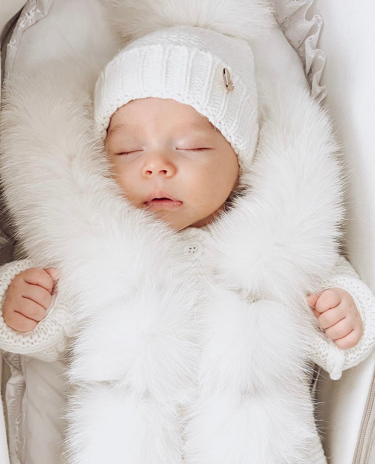 MI LOVES SIGNATURE White/Ivory Knitted Pramsuit with Luxurious Fox fur