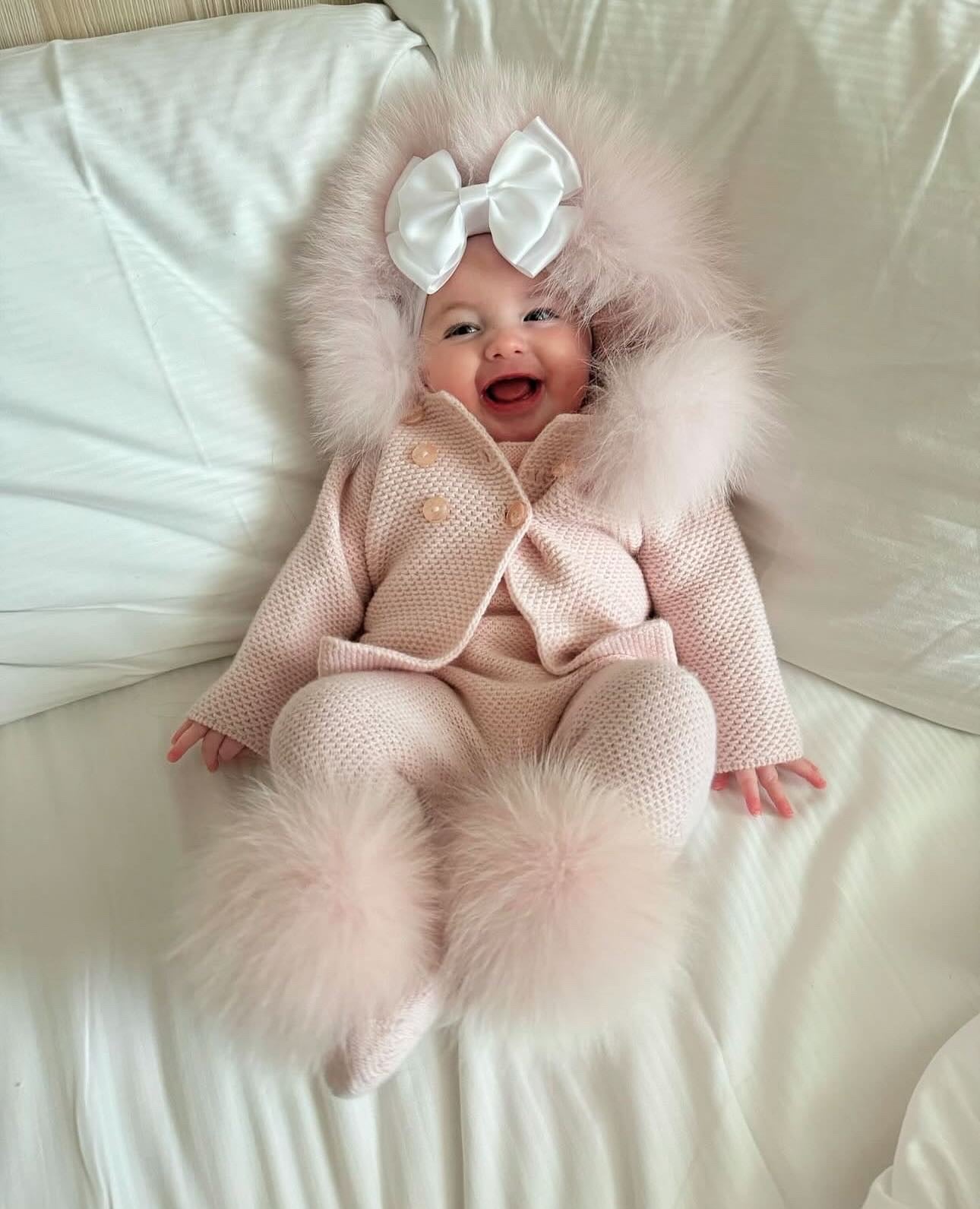 MI LOVES SIGNATURE Luxurious knitted cardigan with fox fur trim in Bab