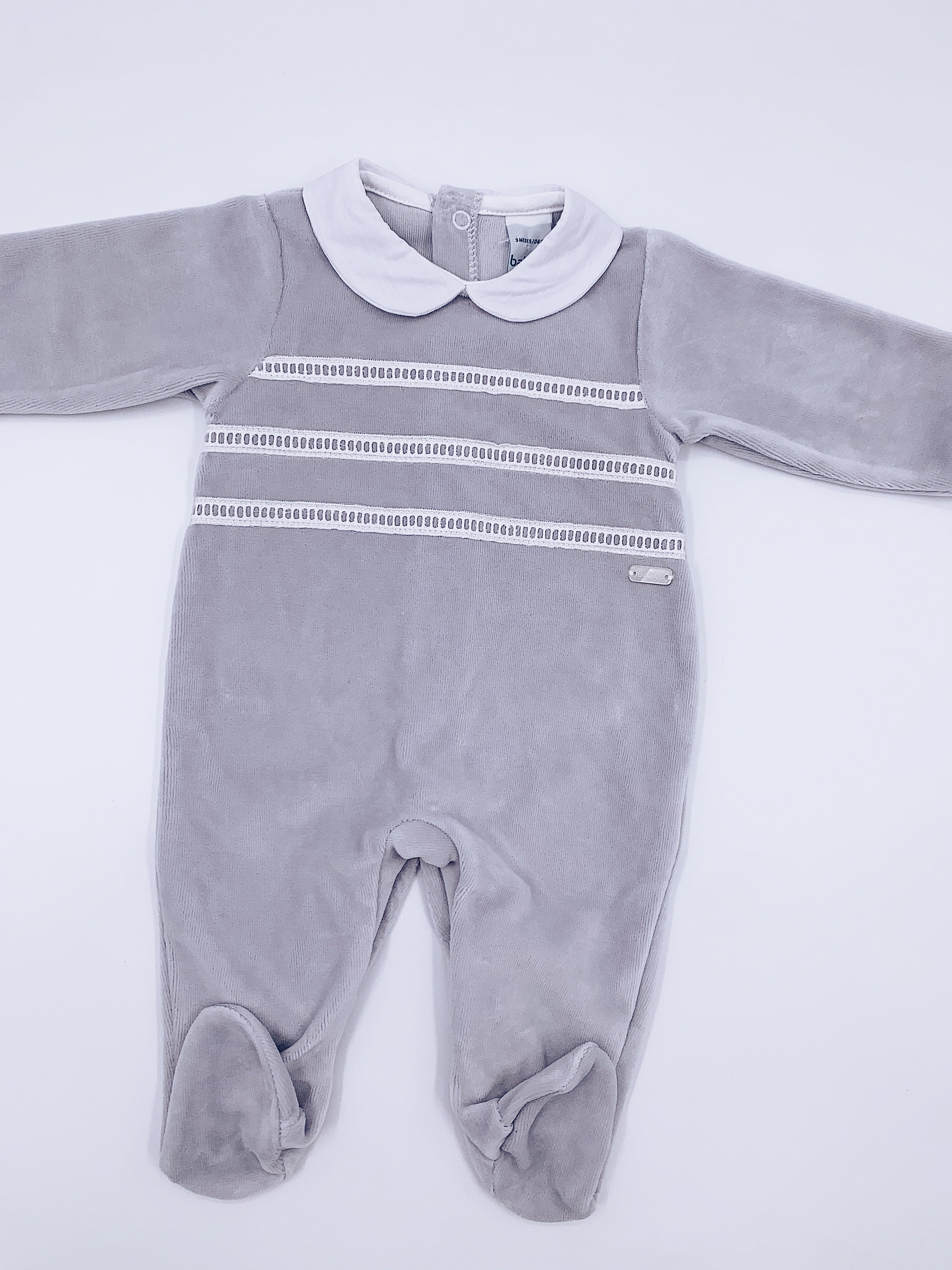 Babidu Velure  Babygrow with Peter Pen collar.