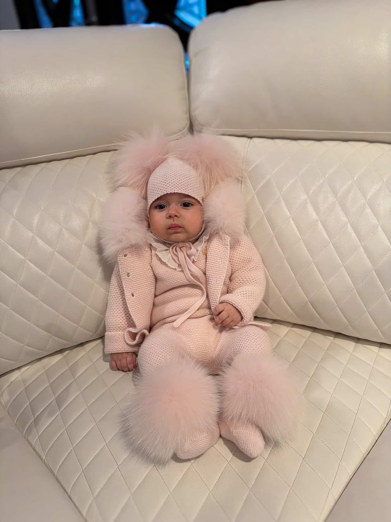 MI LOVES SIGNATURE Luxurious knitted cardigan with fox fur trim in Bab