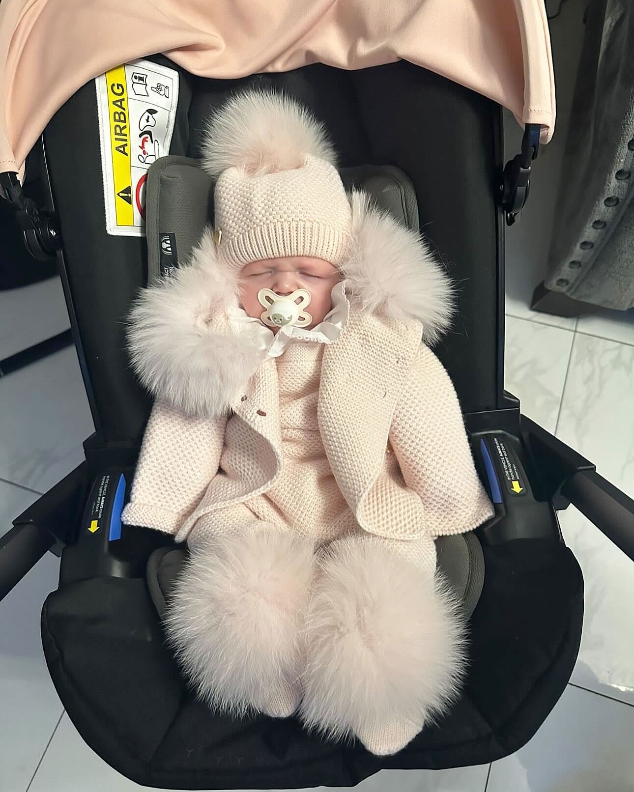 MI LOVES SIGNATURE Luxurious knitted cardigan with fox fur trim in Bab