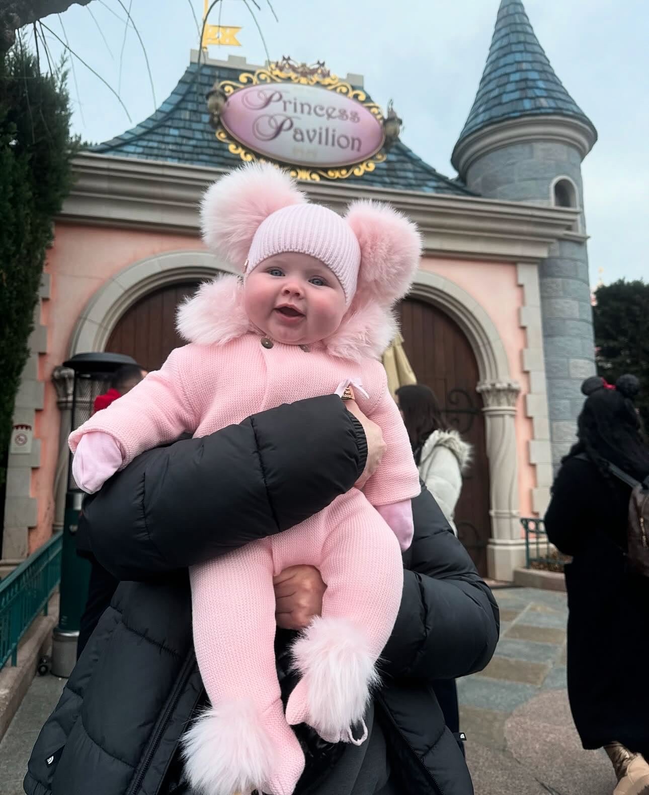 MI LOVES SIGNATURE Luxurious knitted Pramsuit with Faux fur trim/pom-poms