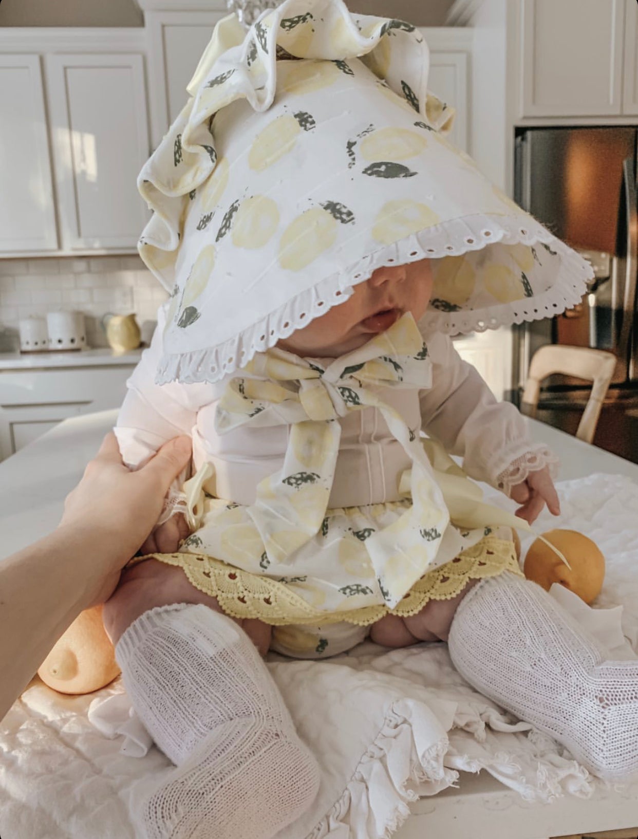 MI LOVES SIGNATURE Summer Baby bonnet with pretty bow on the back.