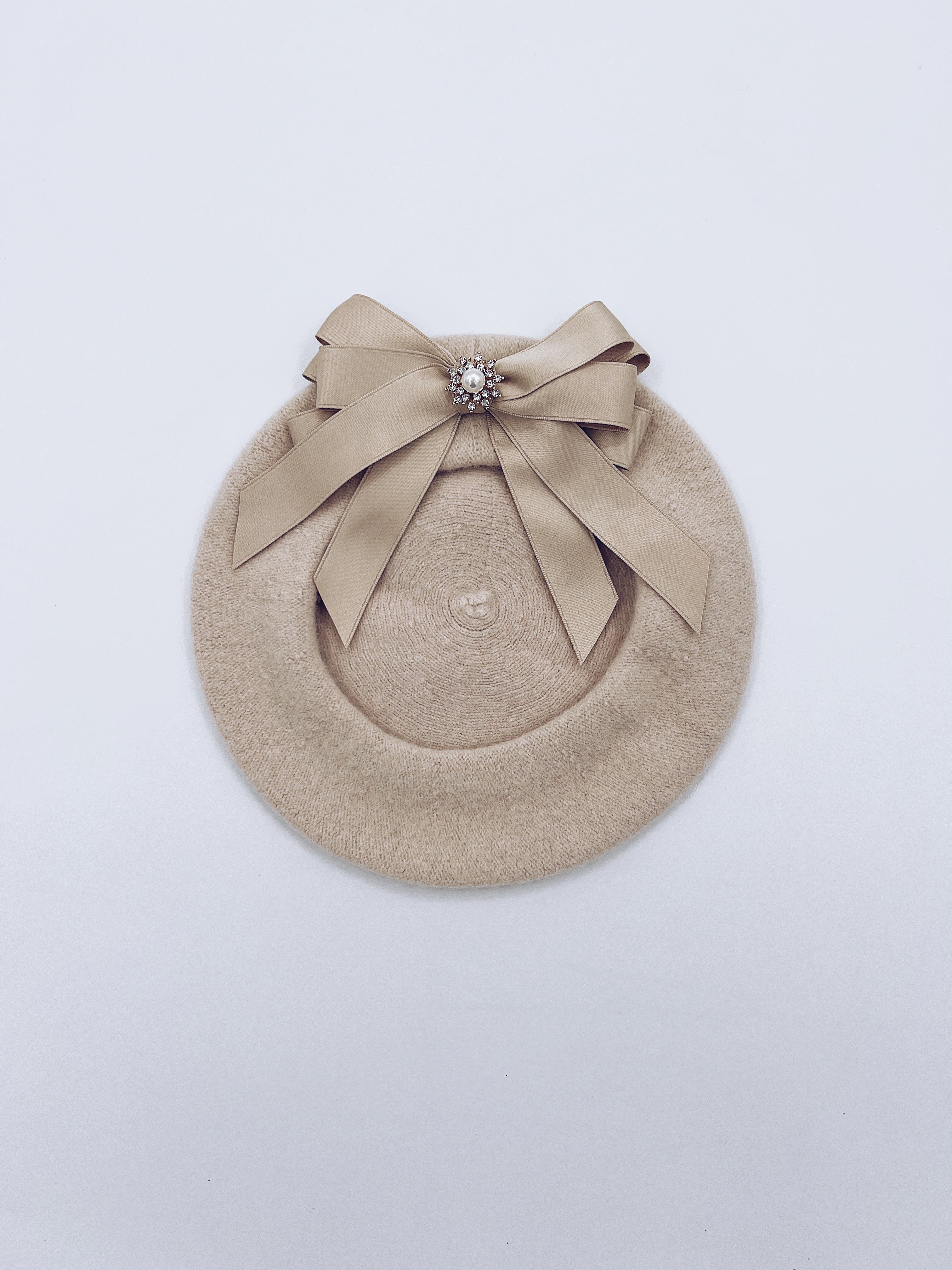 Classic Kids wool beret with beautiful bow details.