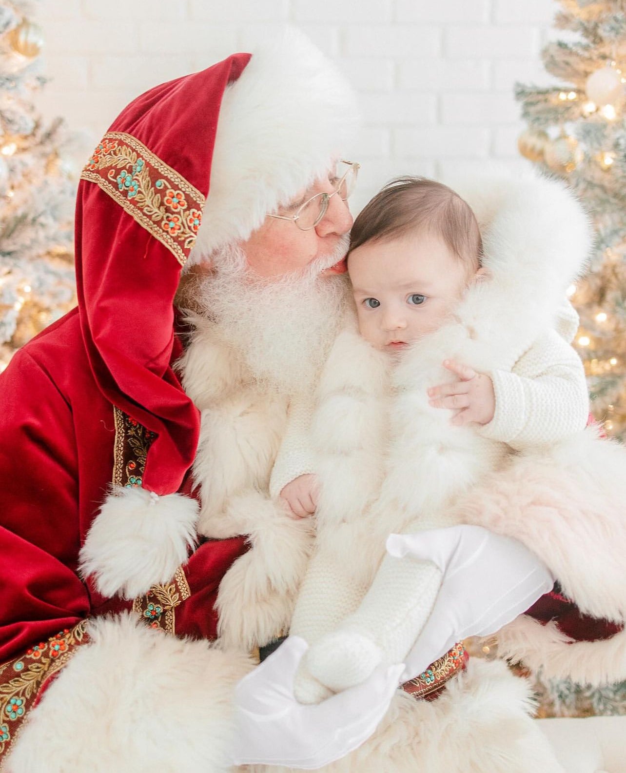 VALENTINO ミンクファークッション　ベビーレース MI LOVES SIGNATURE Cream Knitted Pramsuit with Luxurious Fox fur trim.