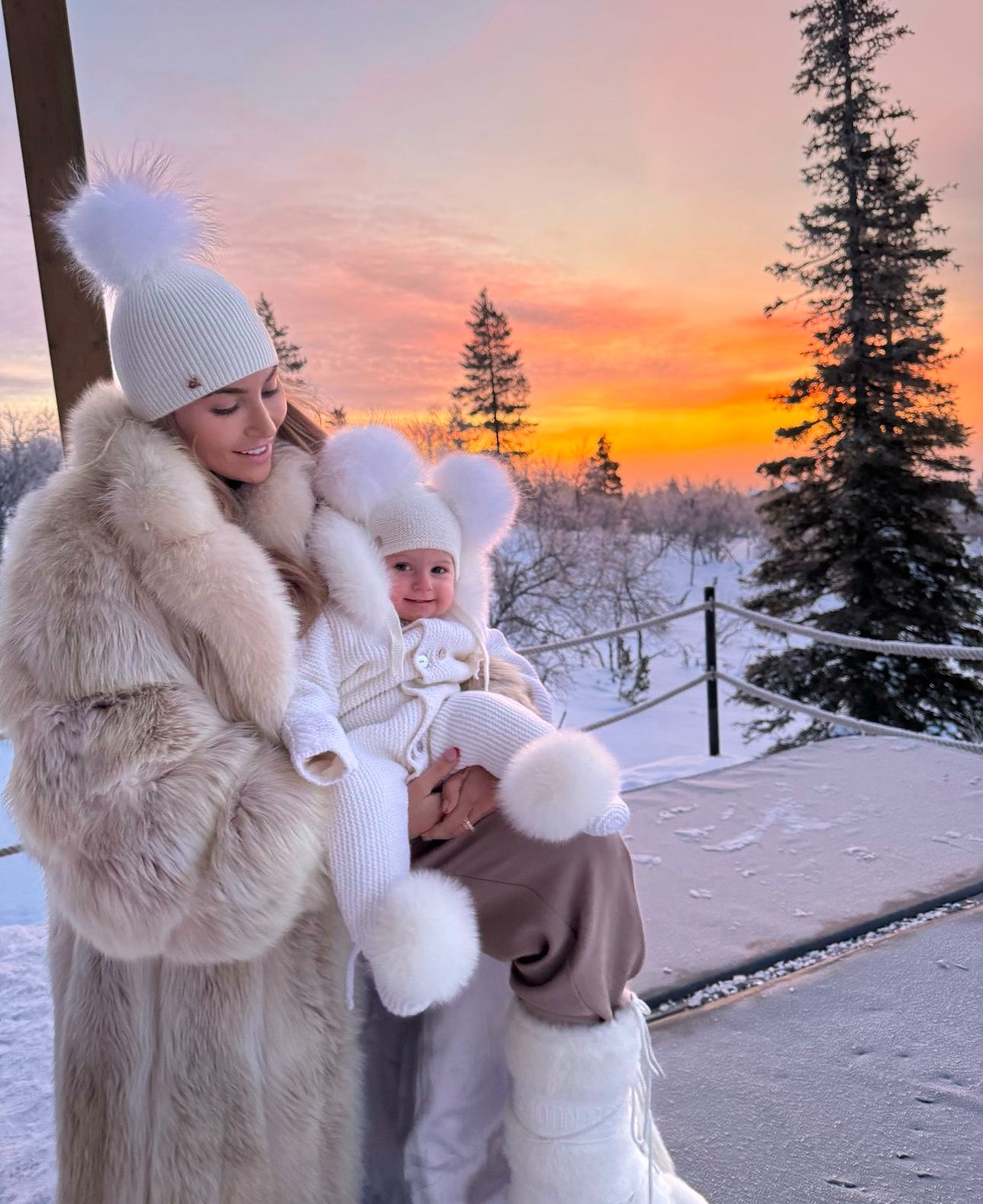 WHITE/IVORY MI LOVES SIGNATURE Fox fur trim/pompoms Baby ANGEL pramsui