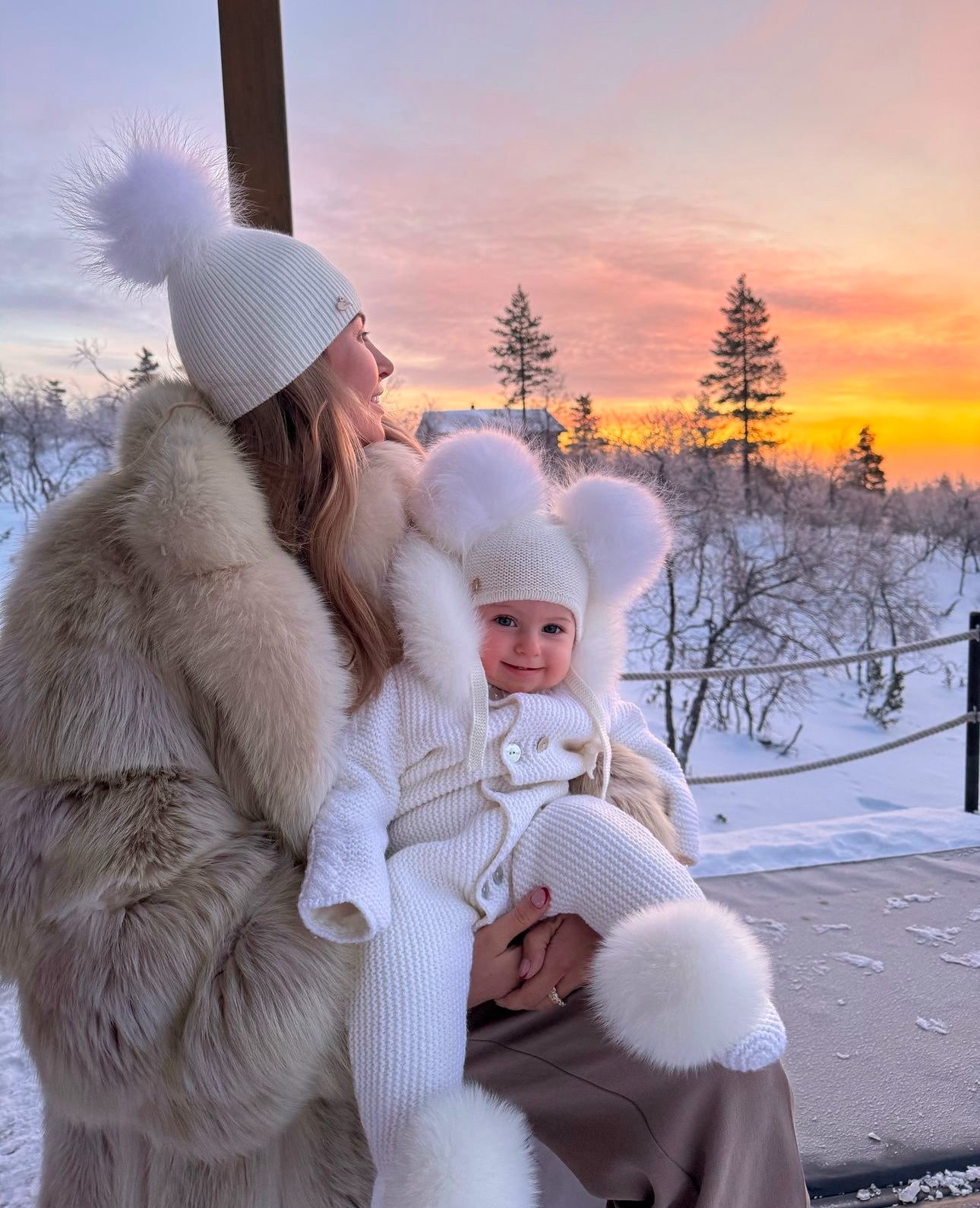 WHITE/IVORY MI LOVES SIGNATURE Fox fur trim/pompoms Baby ANGEL pramsui