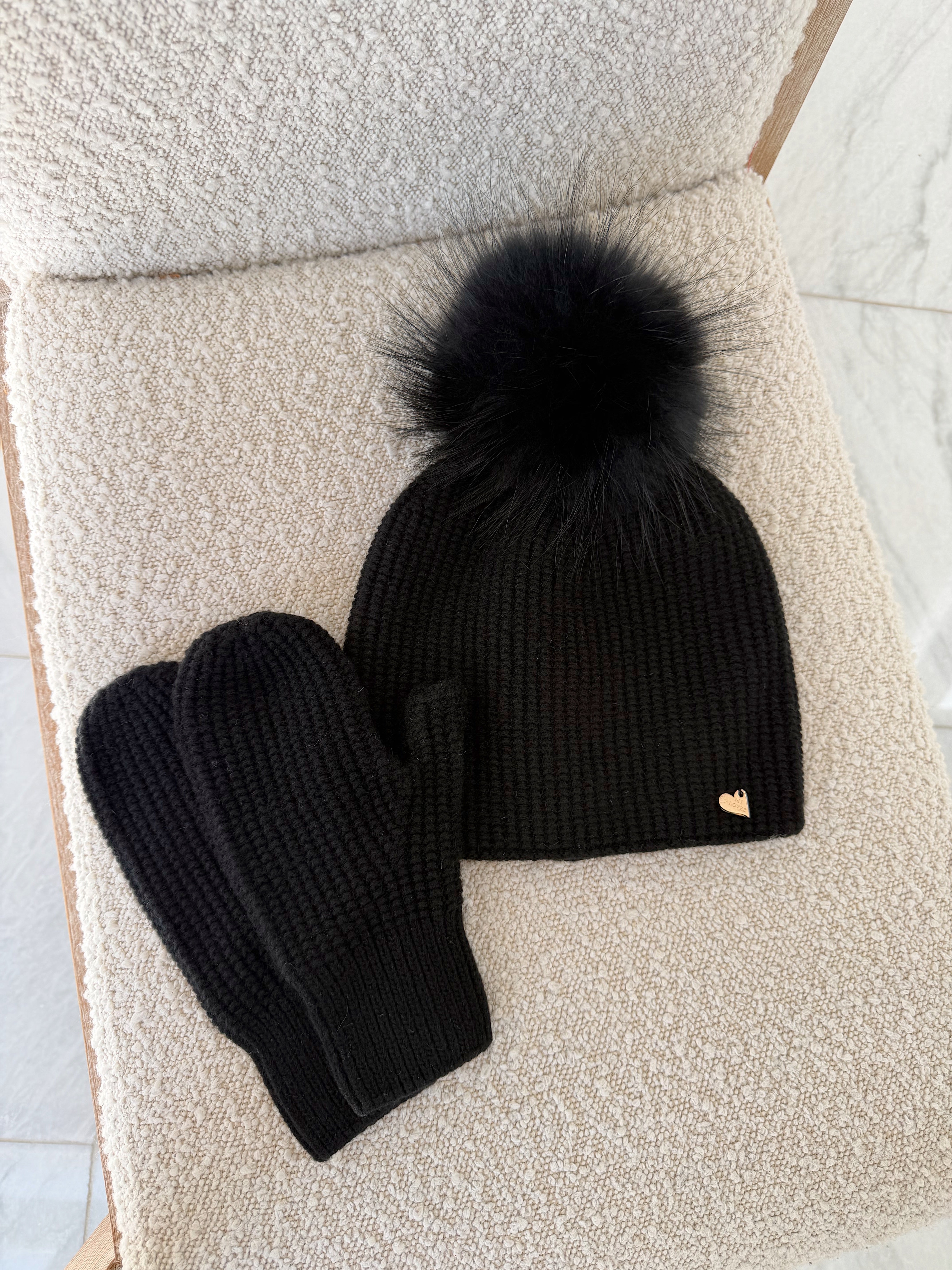 MILOVES Signature Angora Adult-Big kids Single pompom hat and Mittens set .