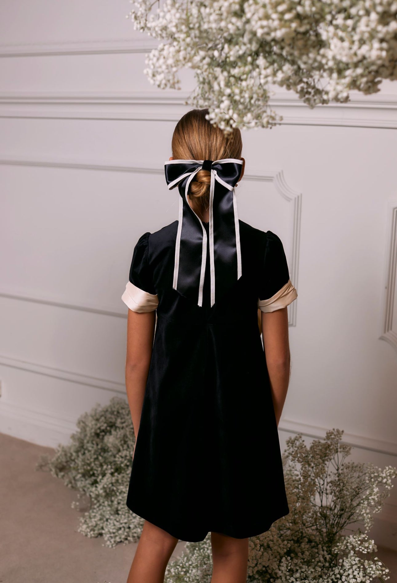 Beautiful Black velvet dress with gold bow details MI LOVES Beautiful Black velvet dress with gold bow details MI LOVES