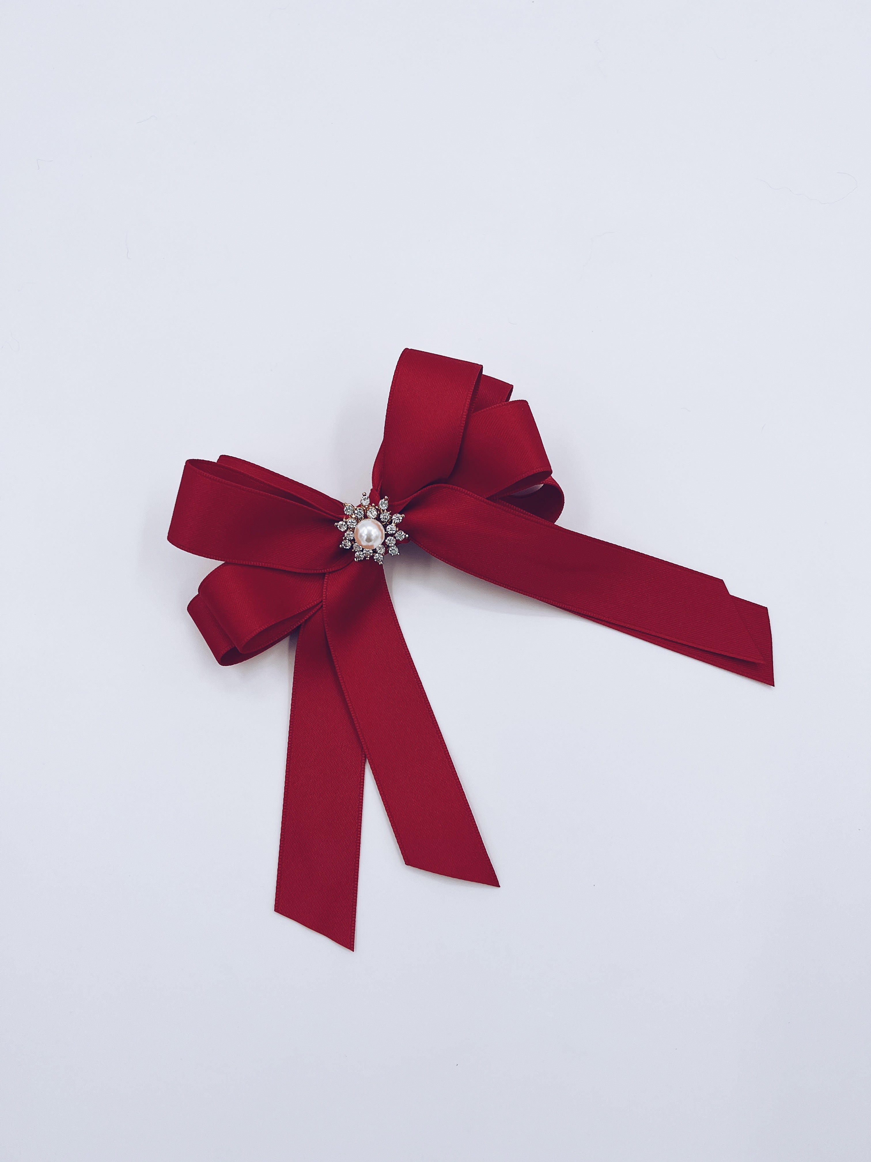 Beautiful Anna bow with alligator hair clip.