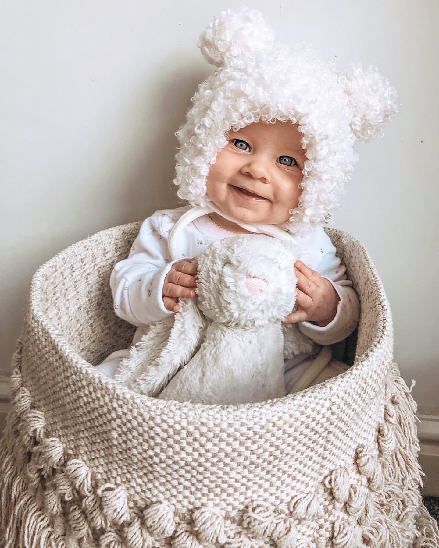 MI LOVES SIGNATURE Faux fur shearling Bear hat.