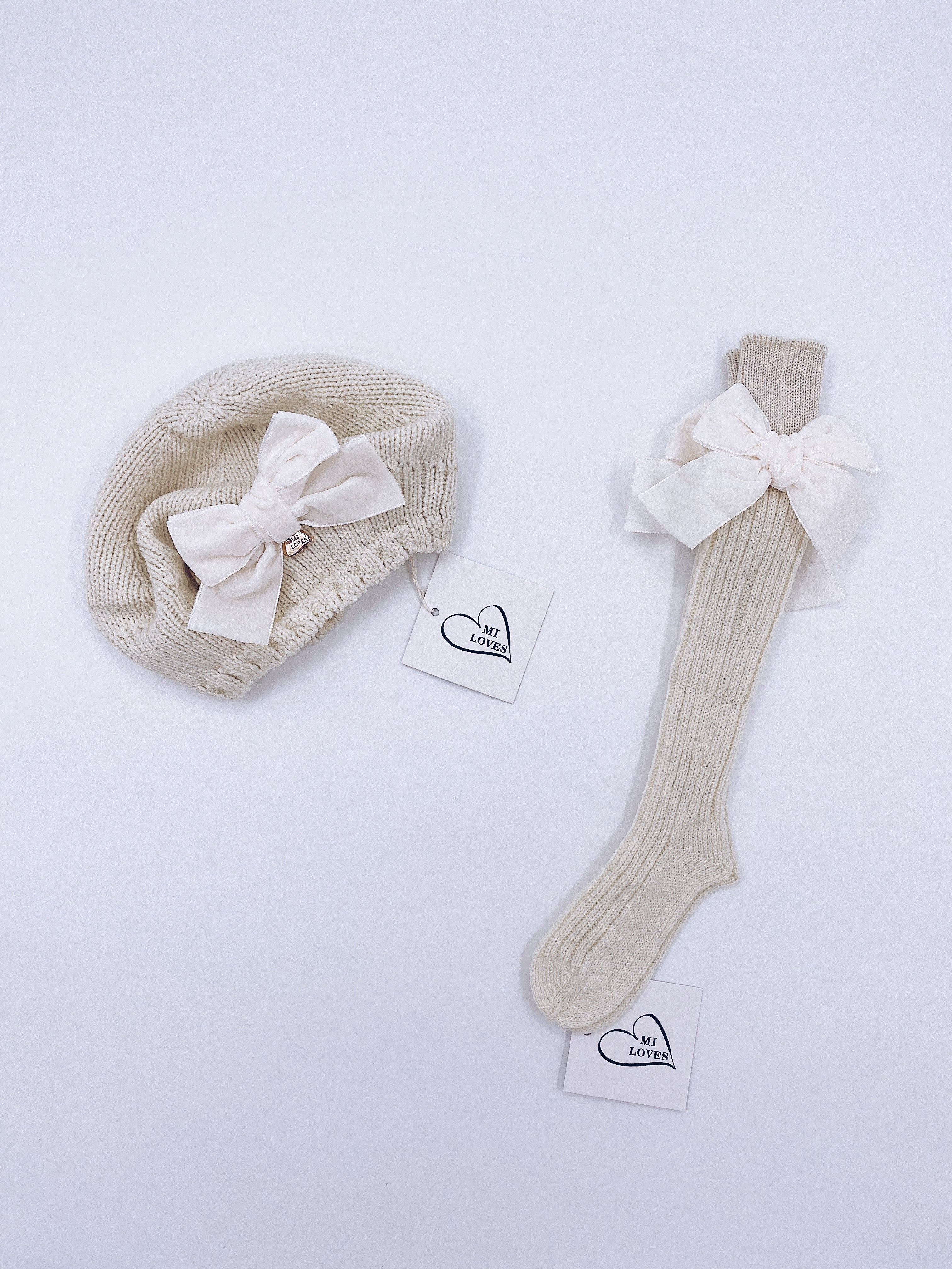 MI LOVES SIGNATURE Knitted beret with velvet bow