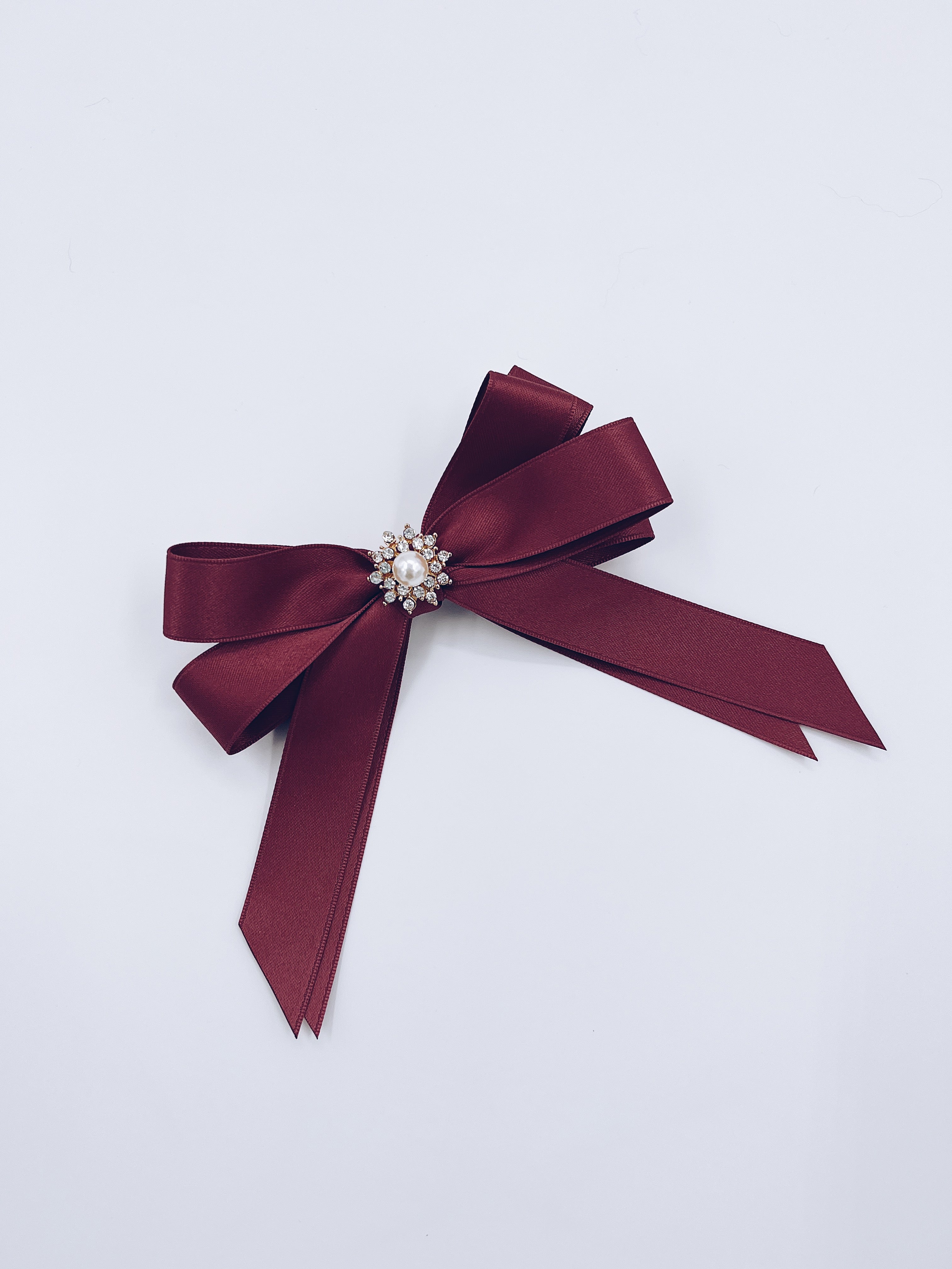 Beautiful Anna bow with alligator hair clip.