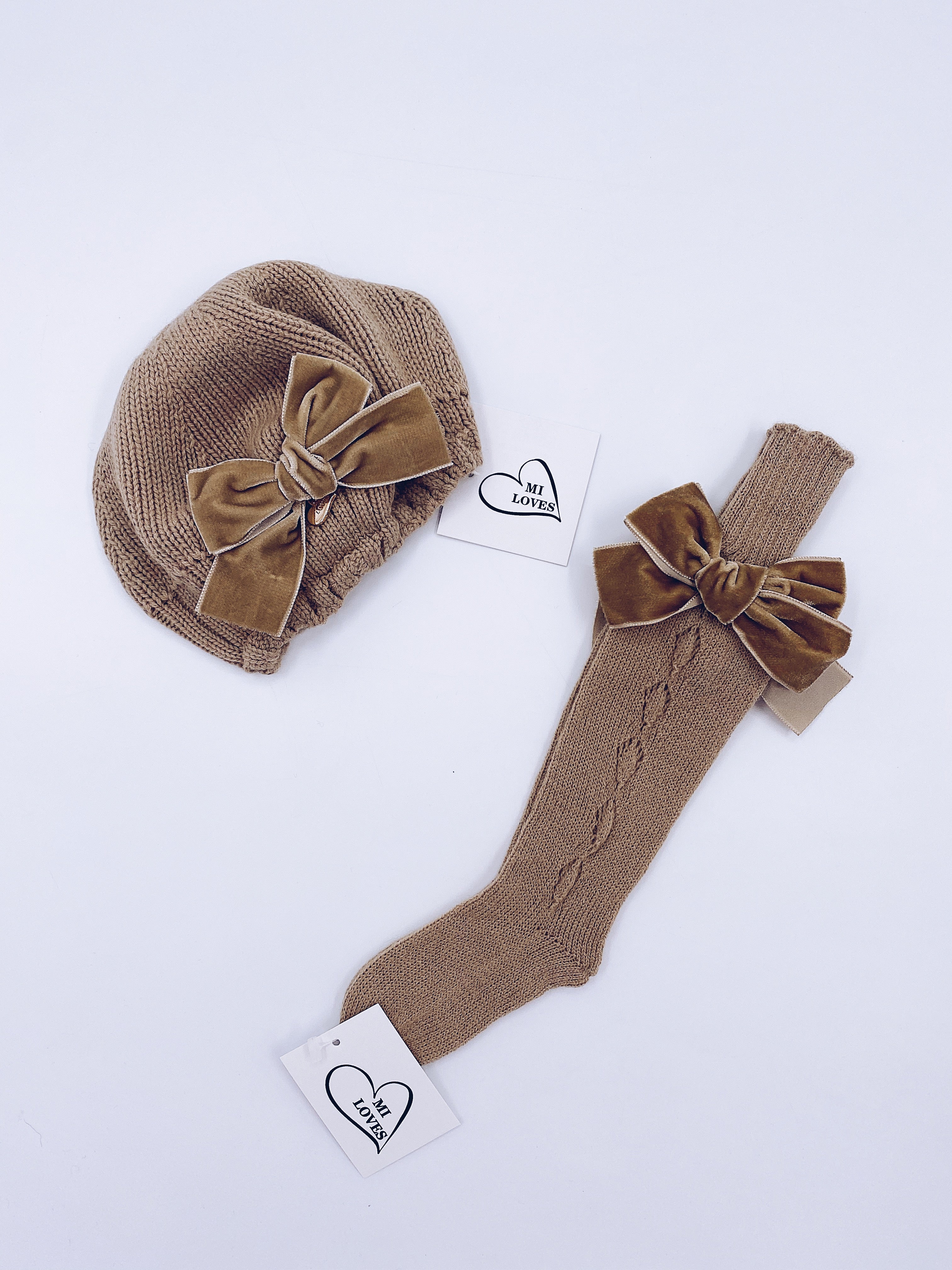 MI LOVES SIGNATURE Knitted beret with velvet bow