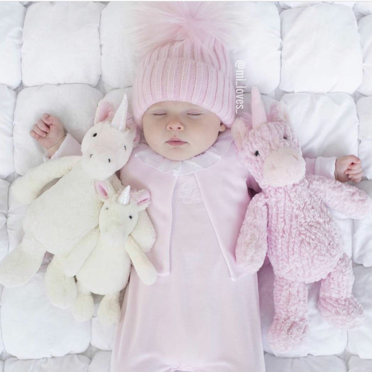 MILOVES SIGNATURE Cashmere  baby hat.