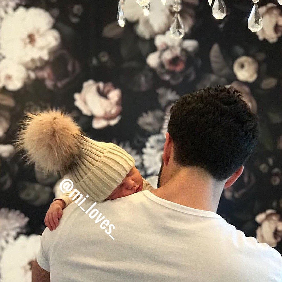 MILOVES SIGNATURE Cashmere  baby hat.