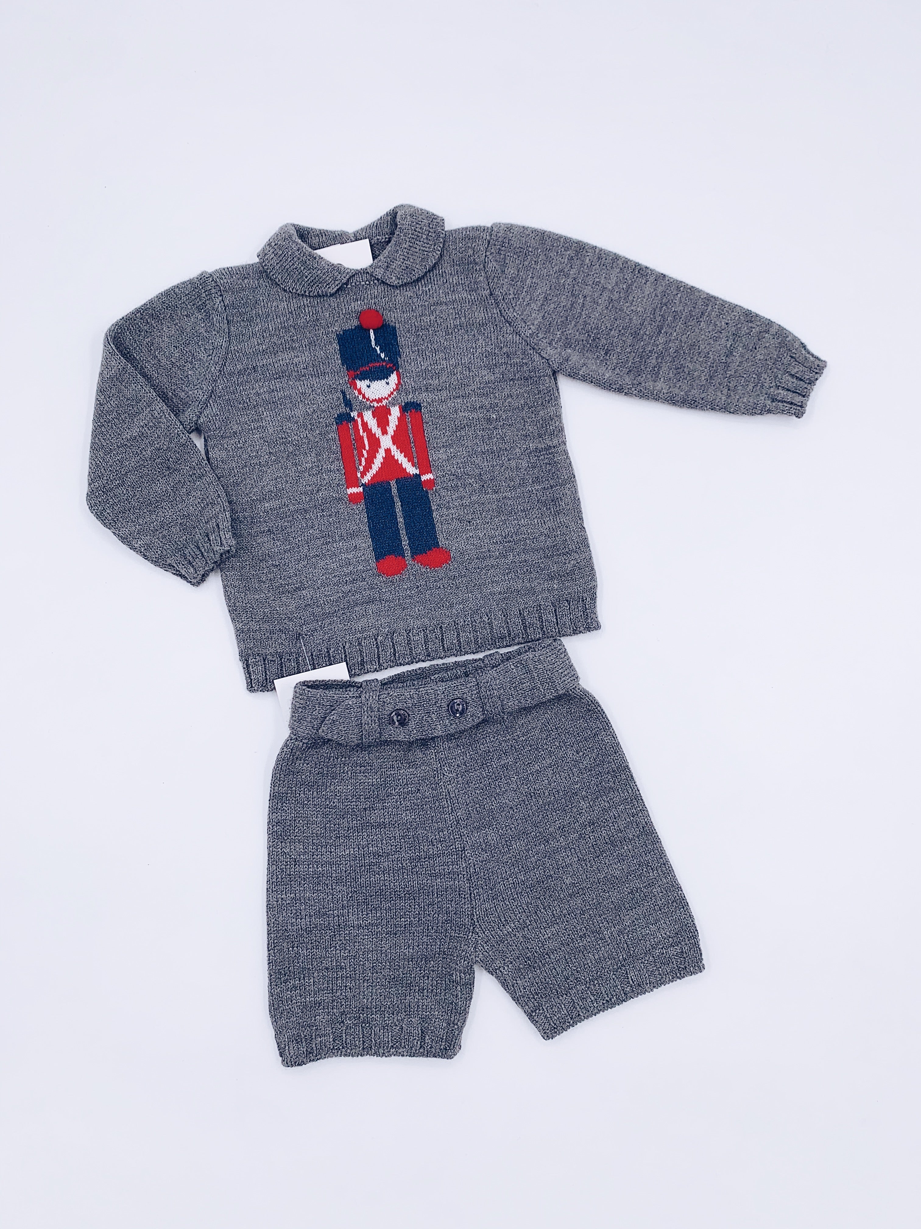 Boys Knitted 2 piece set with Classic Queen’s Guard print.