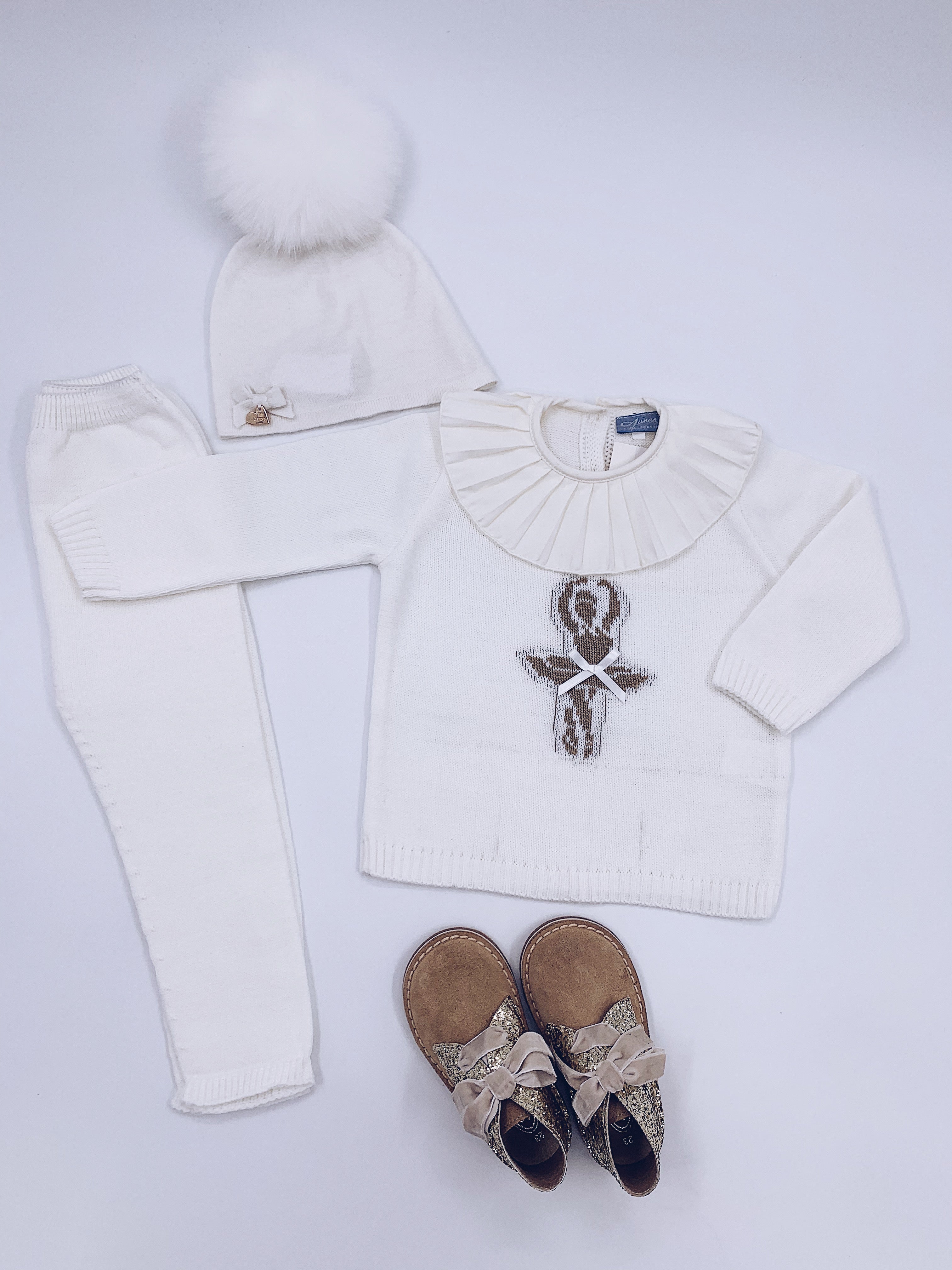 Ballerina knitted suit with Frilly neck details