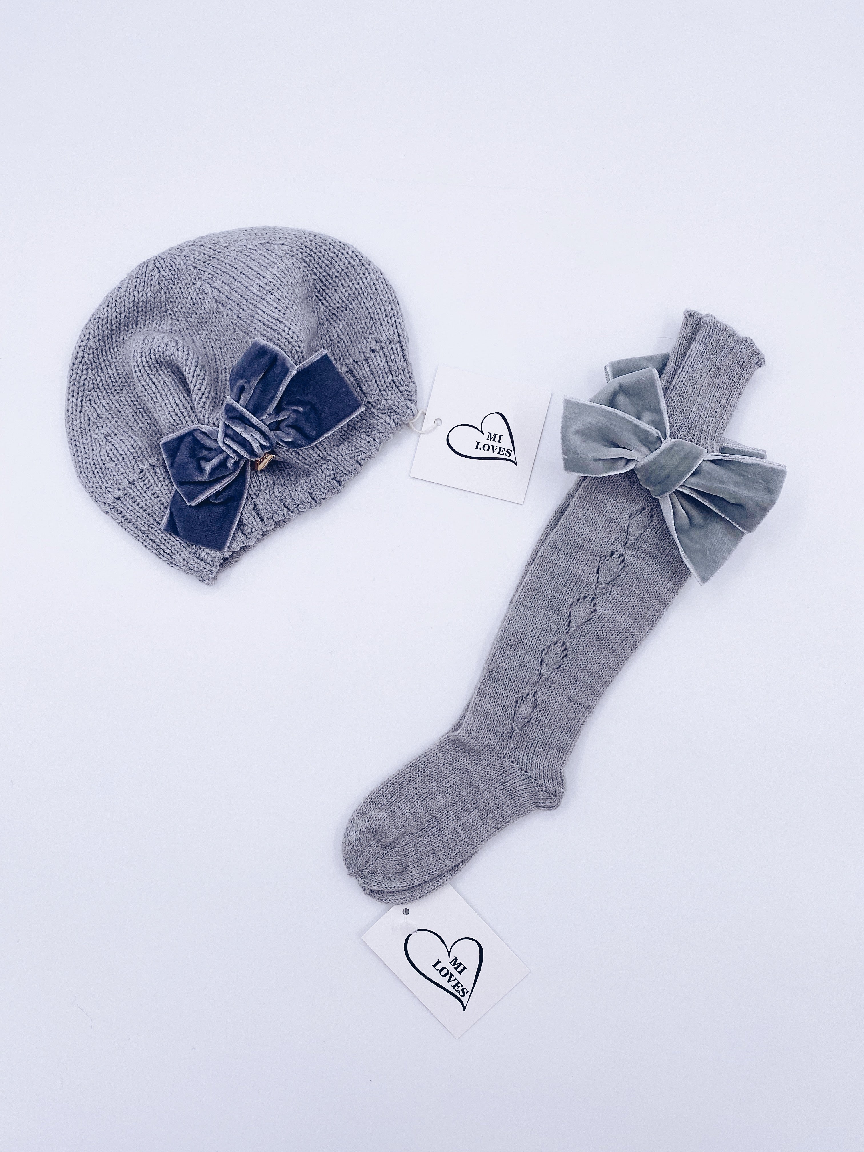 MI LOVES SIGNATURE Knitted beret with velvet bow