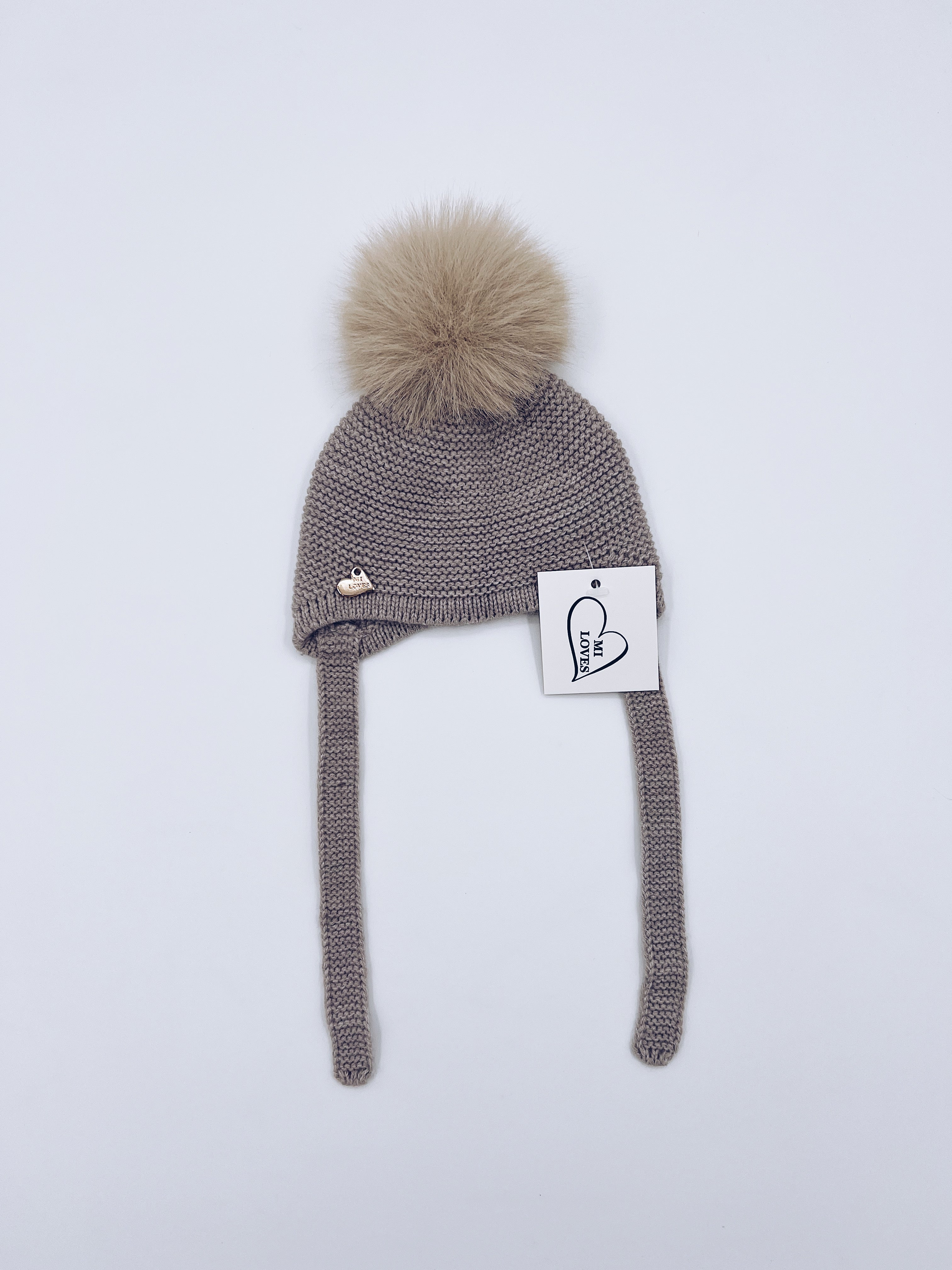 MI LOVES SIGNATURE Luxurious knitted Pompom hat with Synthetic fur pompom.