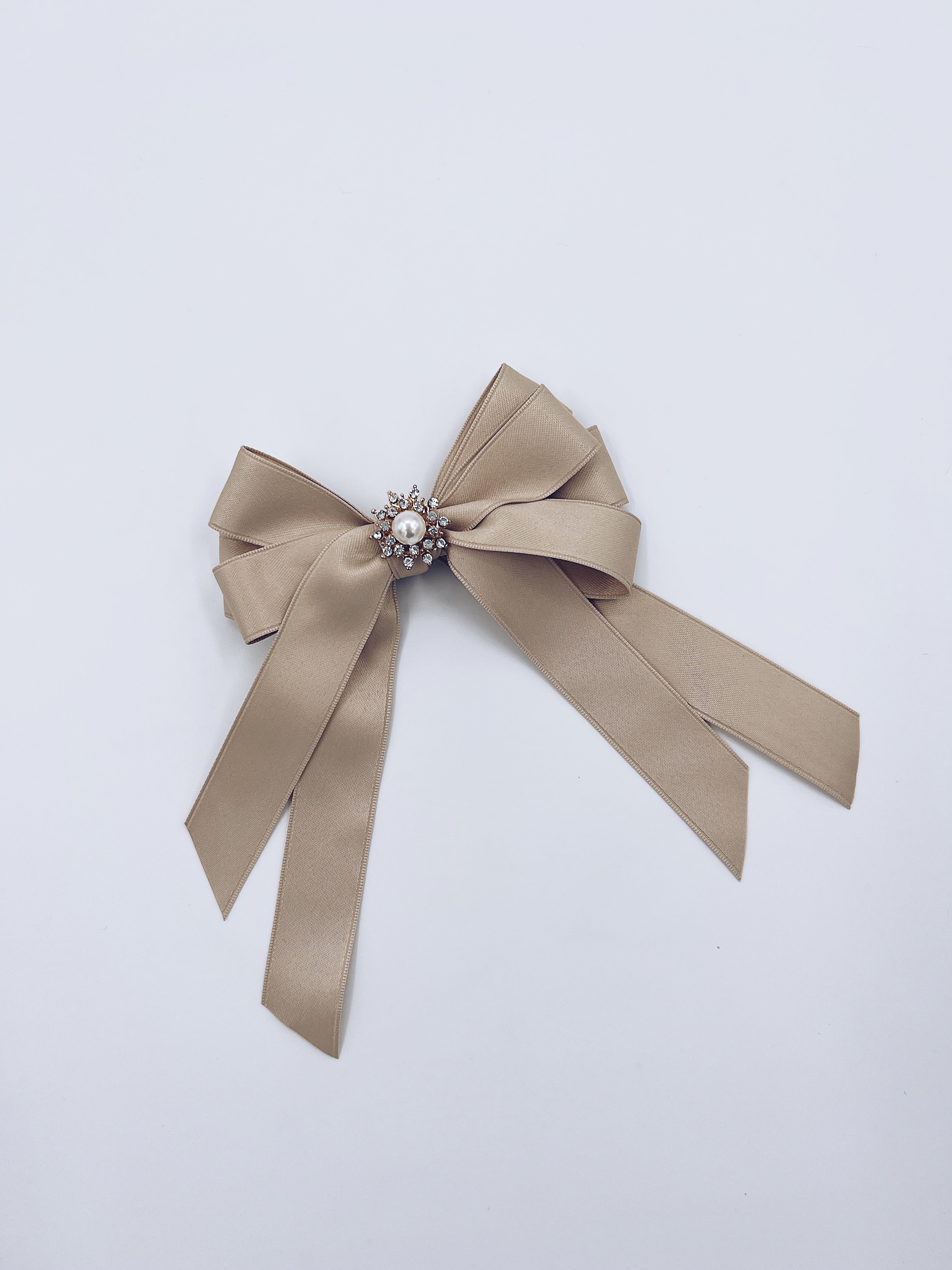 Beautiful Anna bow with alligator hair clip.