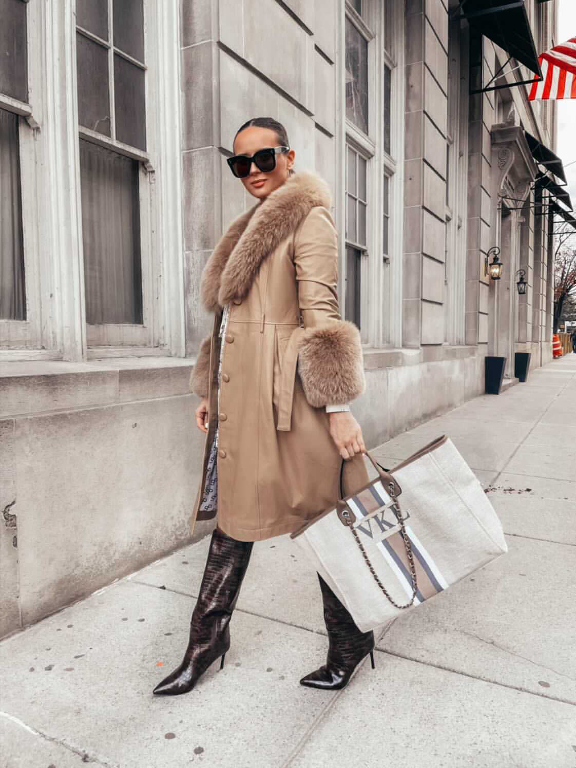 MI LOVES SIGNATURE Luxurious leather trench coat with Fox fur trim/cuffs