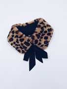 MI LOVES SIGNATURE Luxurious Synthetic fur collar with atlas bow .