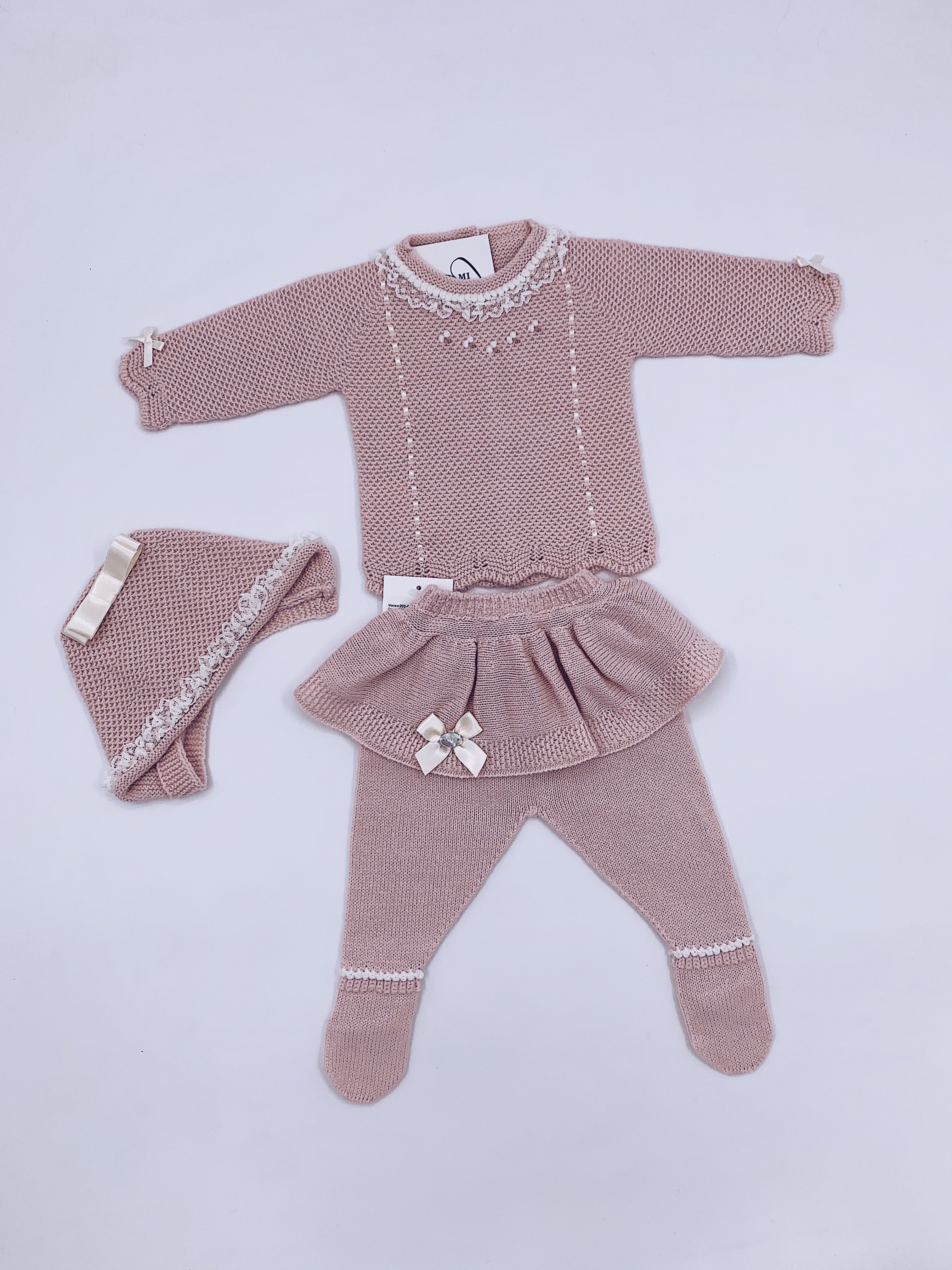 Beautiful 3 piece knitted set With Lace and bow details