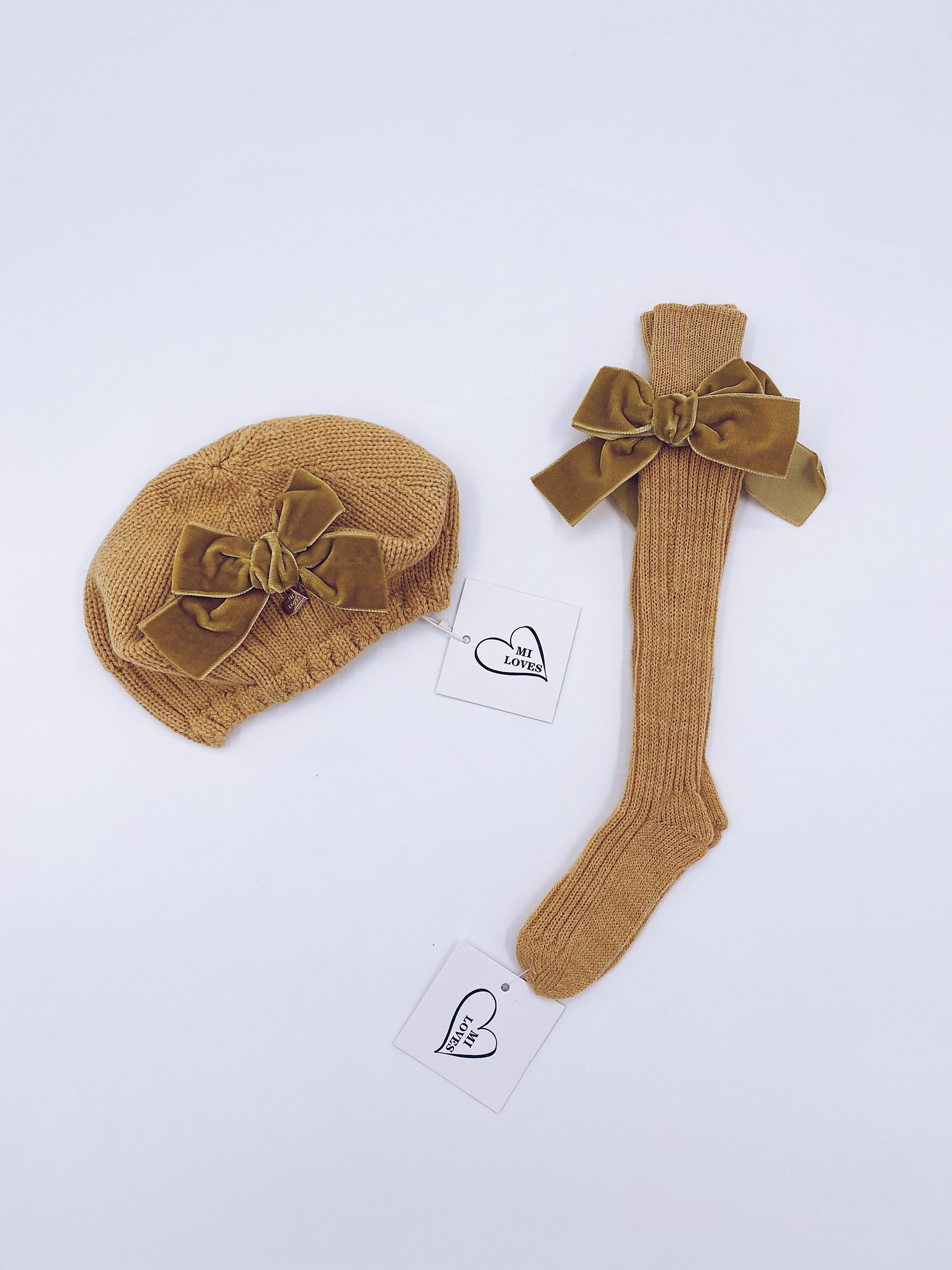 MI LOVES SIGNATURE Knitted beret with velvet bow