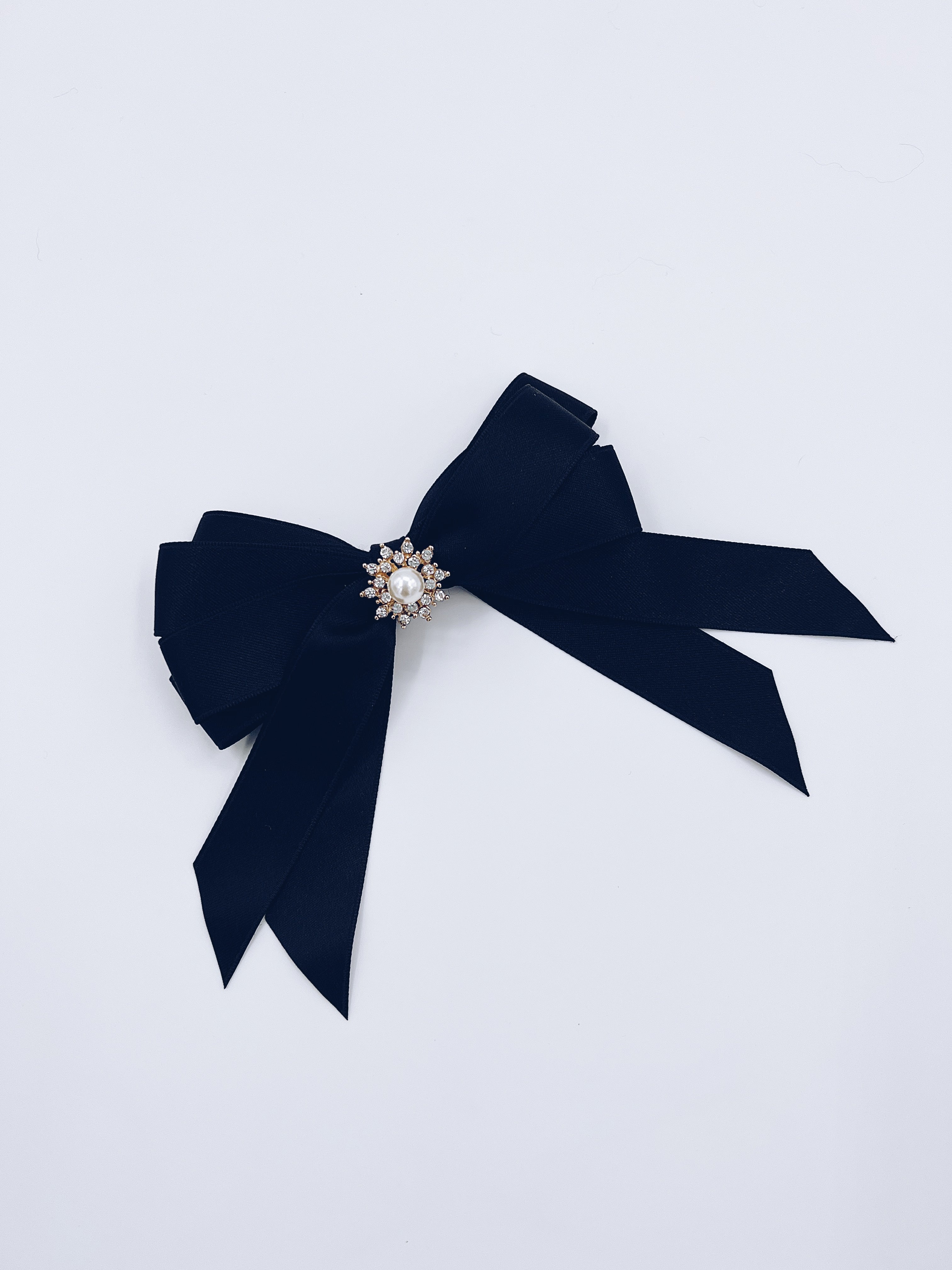 Beautiful Anna bow with alligator hair clip.