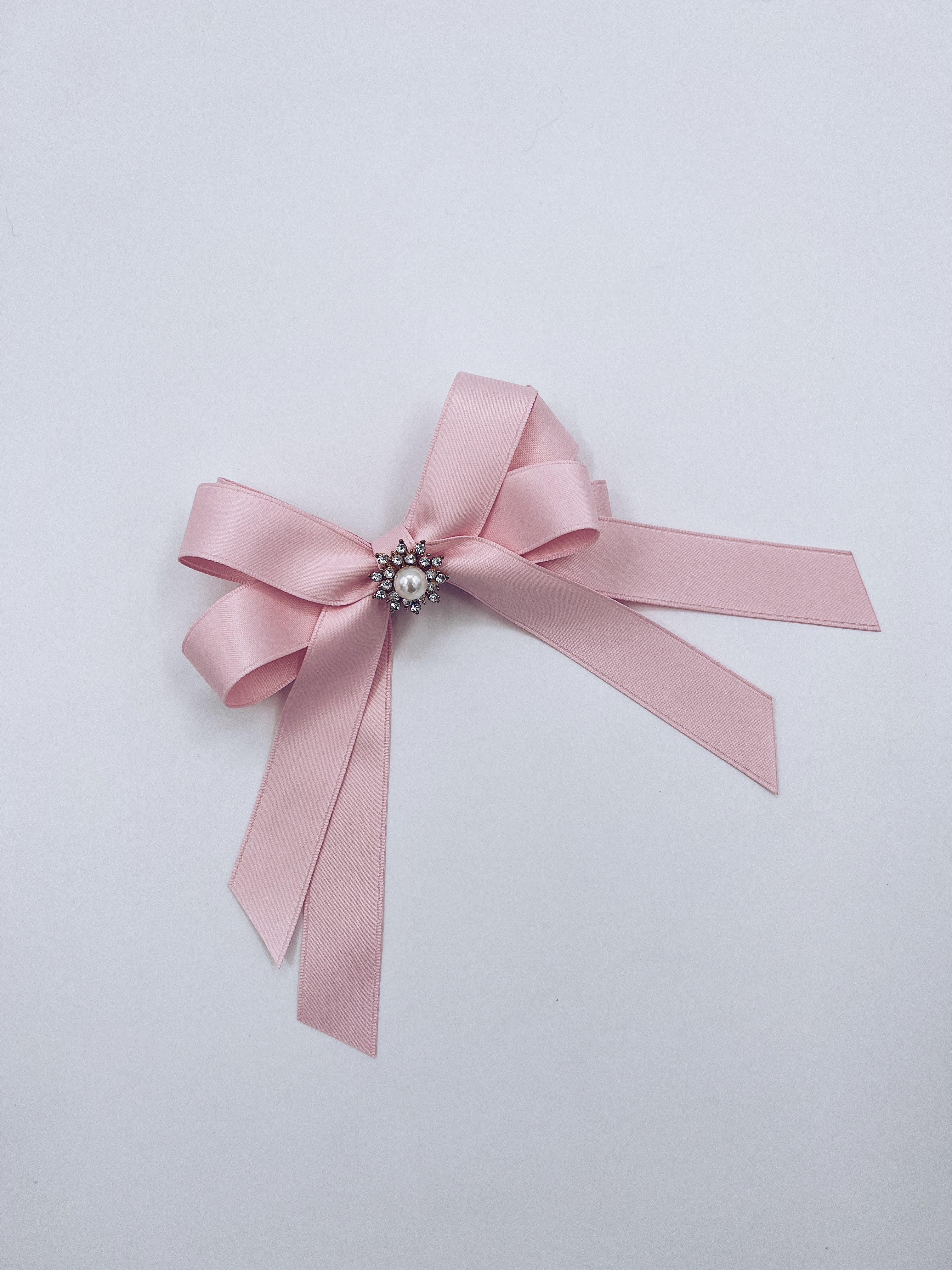 Beautiful Anna bow with alligator hair clip.