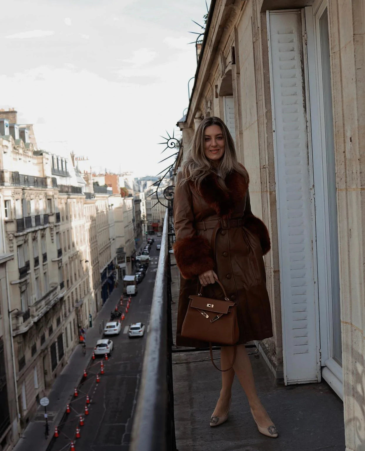 MI LOVES SIGNATURE Luxurious leather trench coat with Fox fur trim/cuffs