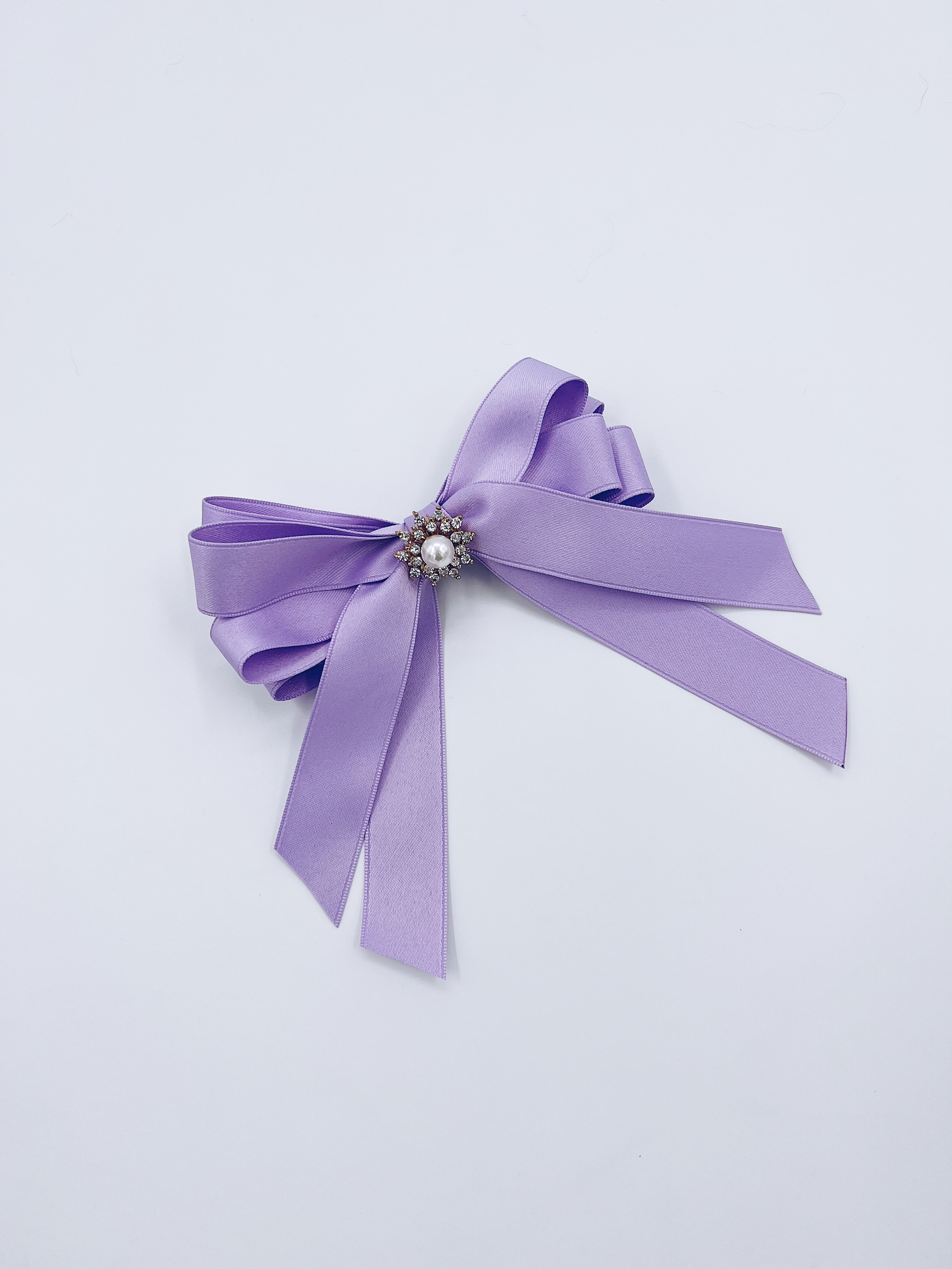 Beautiful Anna bow with alligator hair clip.