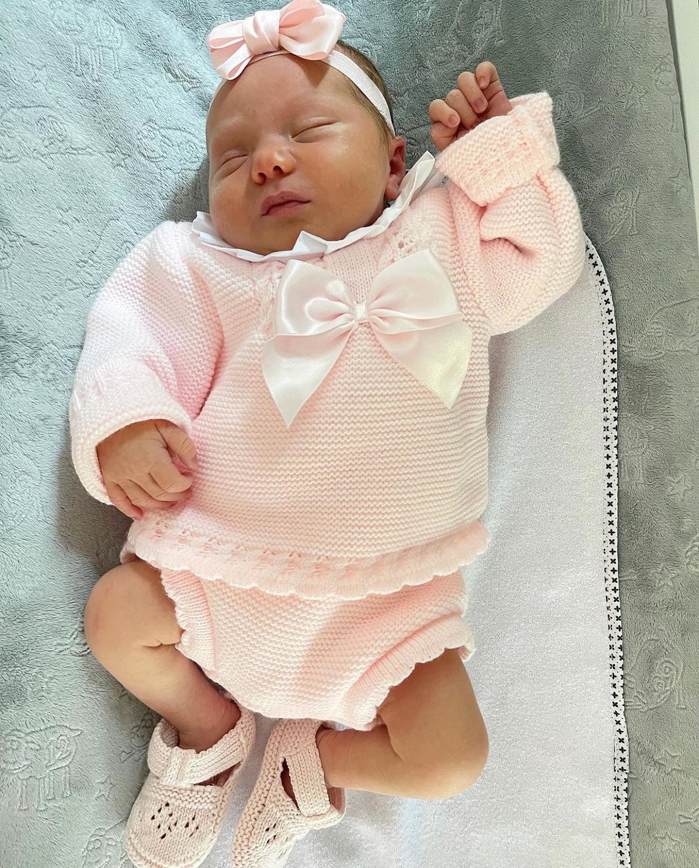 Beautiful knitted 2 piece short set (157)