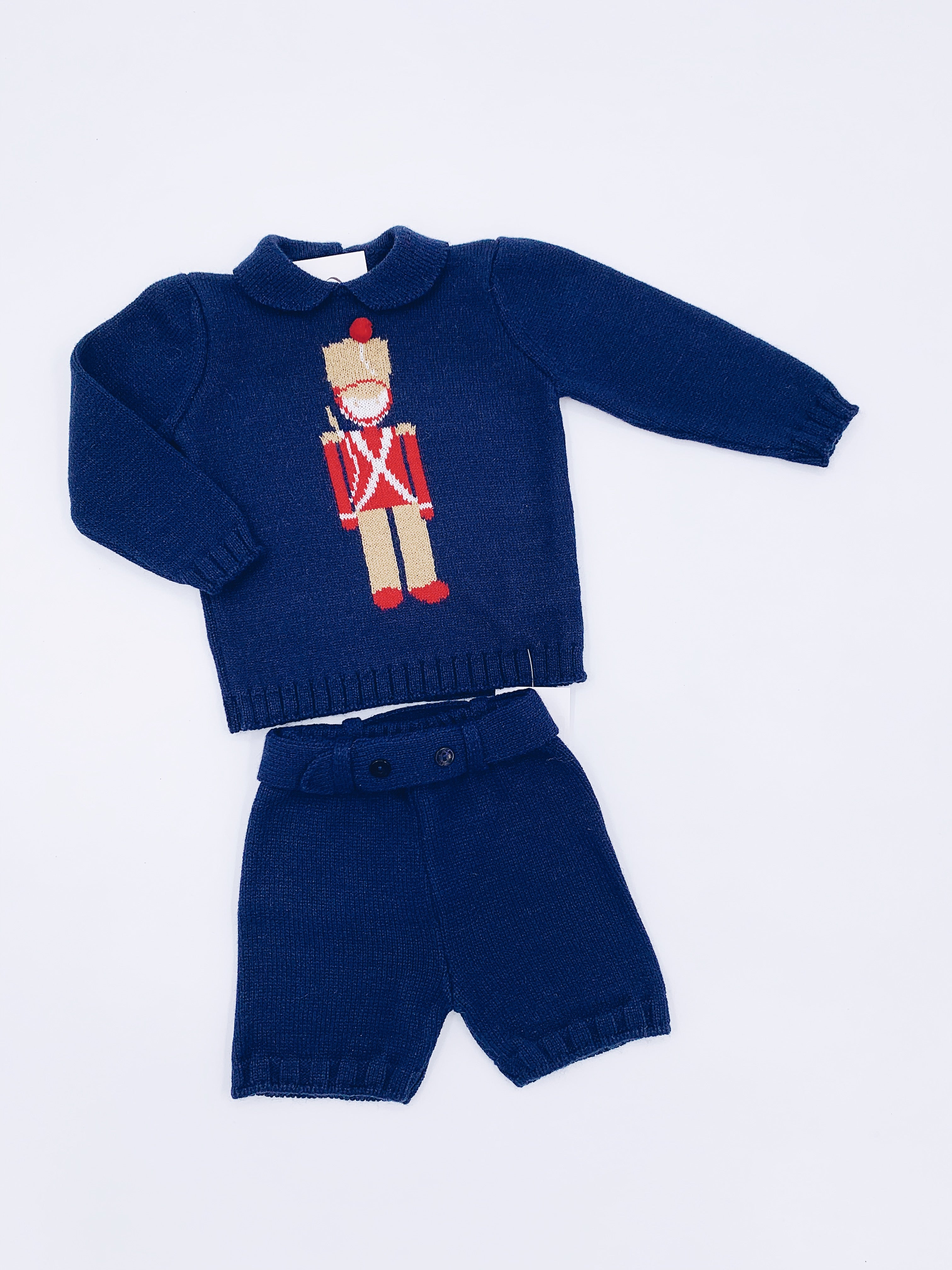 Boys Knitted 2 piece set with Classic Queen’s Guard print.