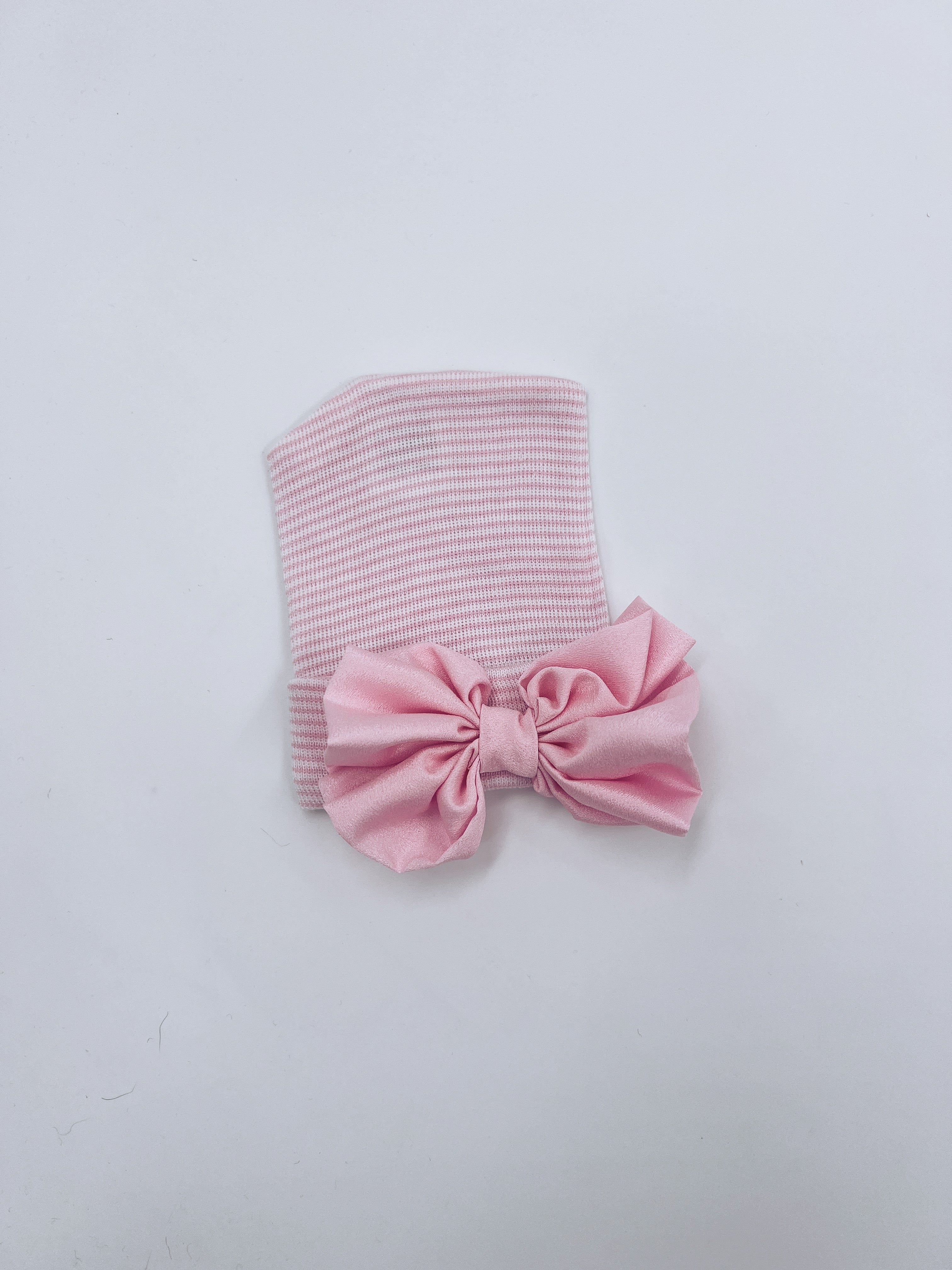 Baby hospital hat with Bow details.