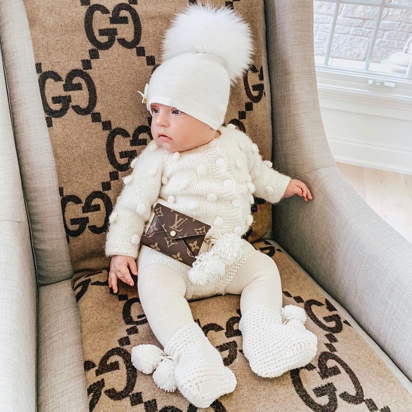 MI LOVES SIGNATURE LUXURIOUS FINE KNIT ANGORA HAT WITH FOX FUR POMPOM (with Bow)